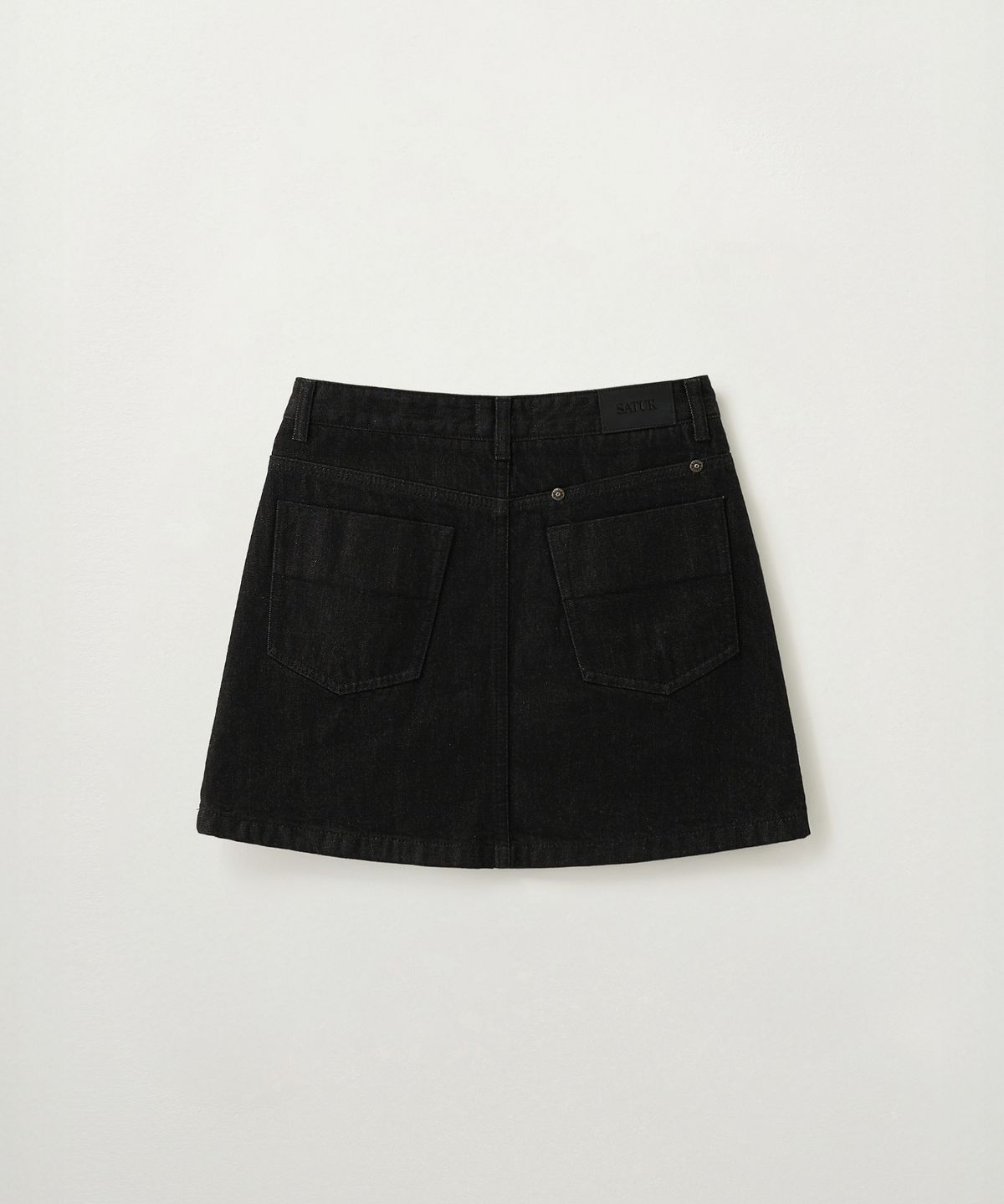 세터(SATUR) (W) 클래식 논페이드 데님 미니 스커트 블랙