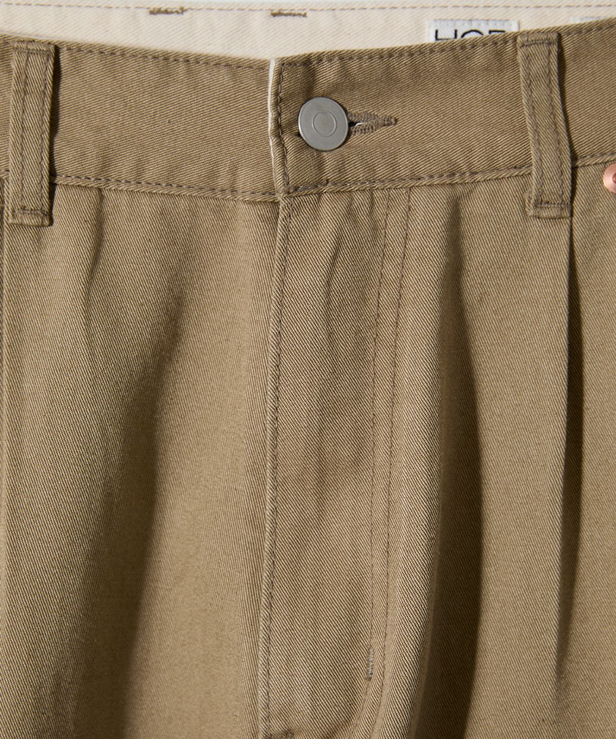 홀리선(HORLISUN) Banff Loose Tapered Chino Pants Beige