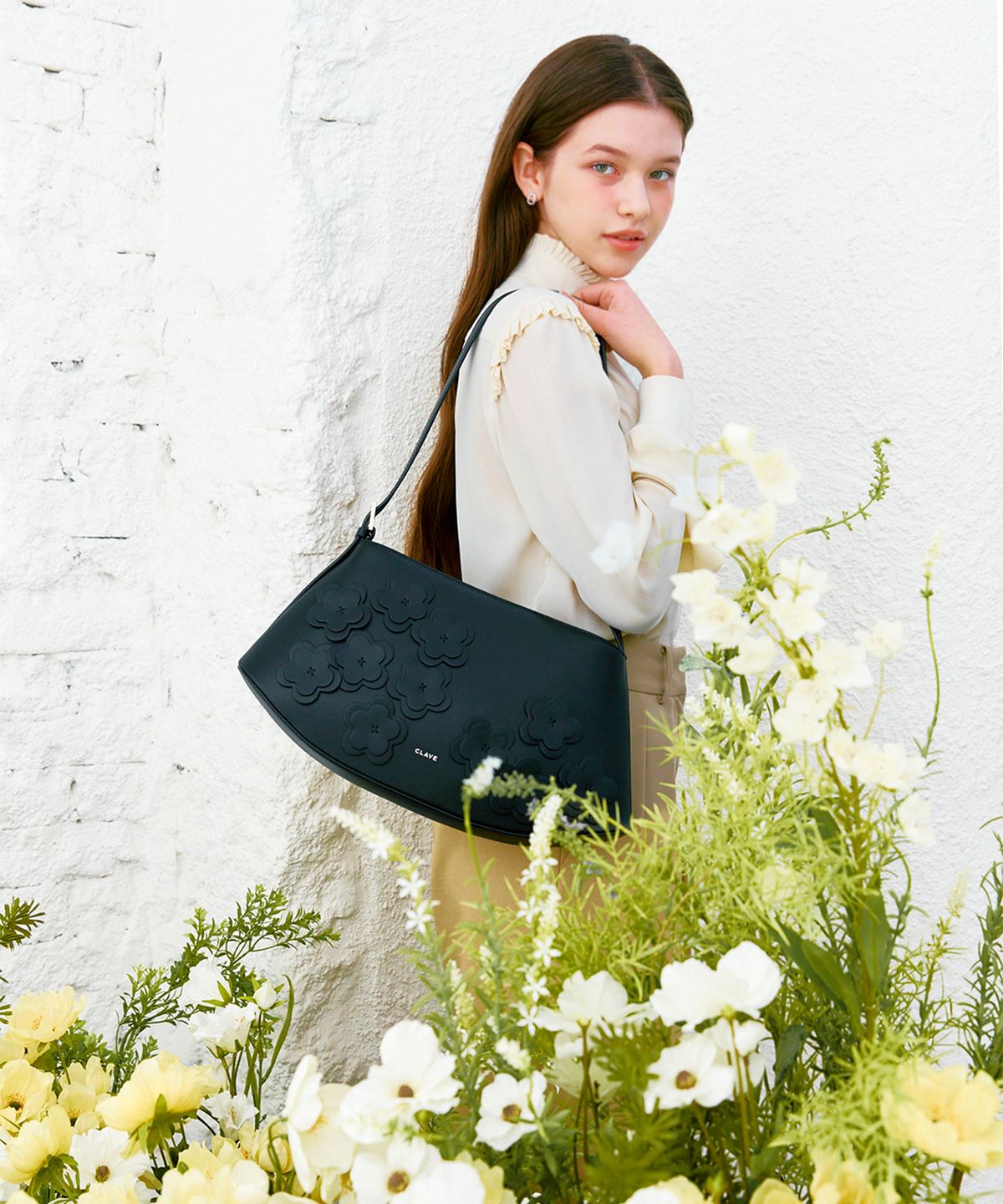 끌라베(CLAVE) 미아 플라워 블랙  토트백 (MIA FLOWER Black Tote Bag)