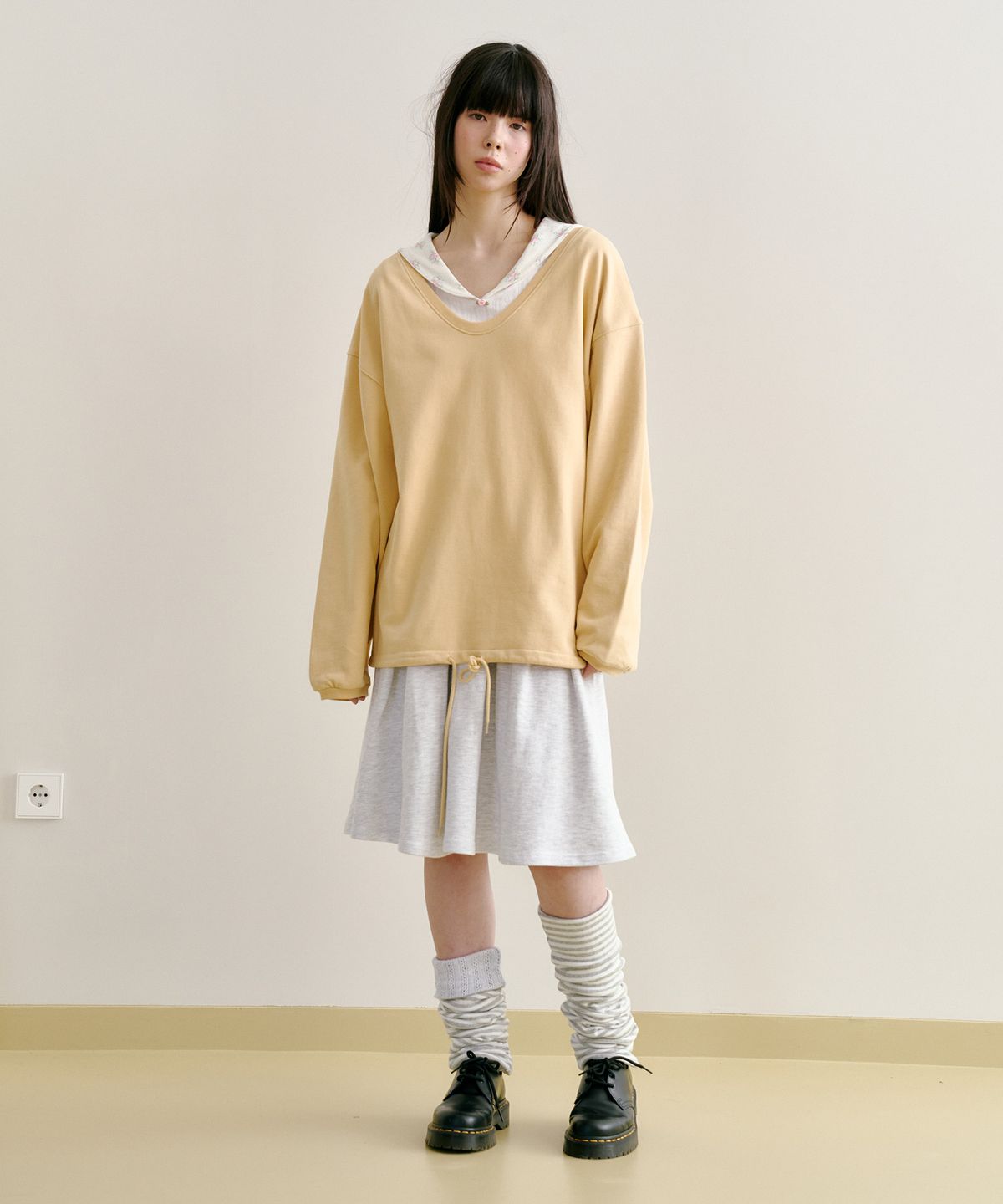 펀프롬펀(FUNFROMFUN) Deep V-Neck Tee, Mustard
