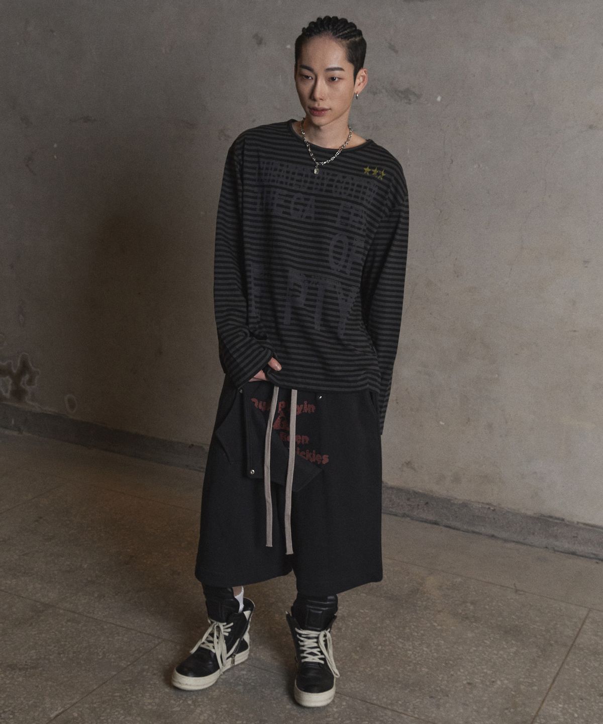 가터갤러리(GOTTER GALLERY) EMPTY LLM STRIPE LONG SLEEVE_CHARCOAL