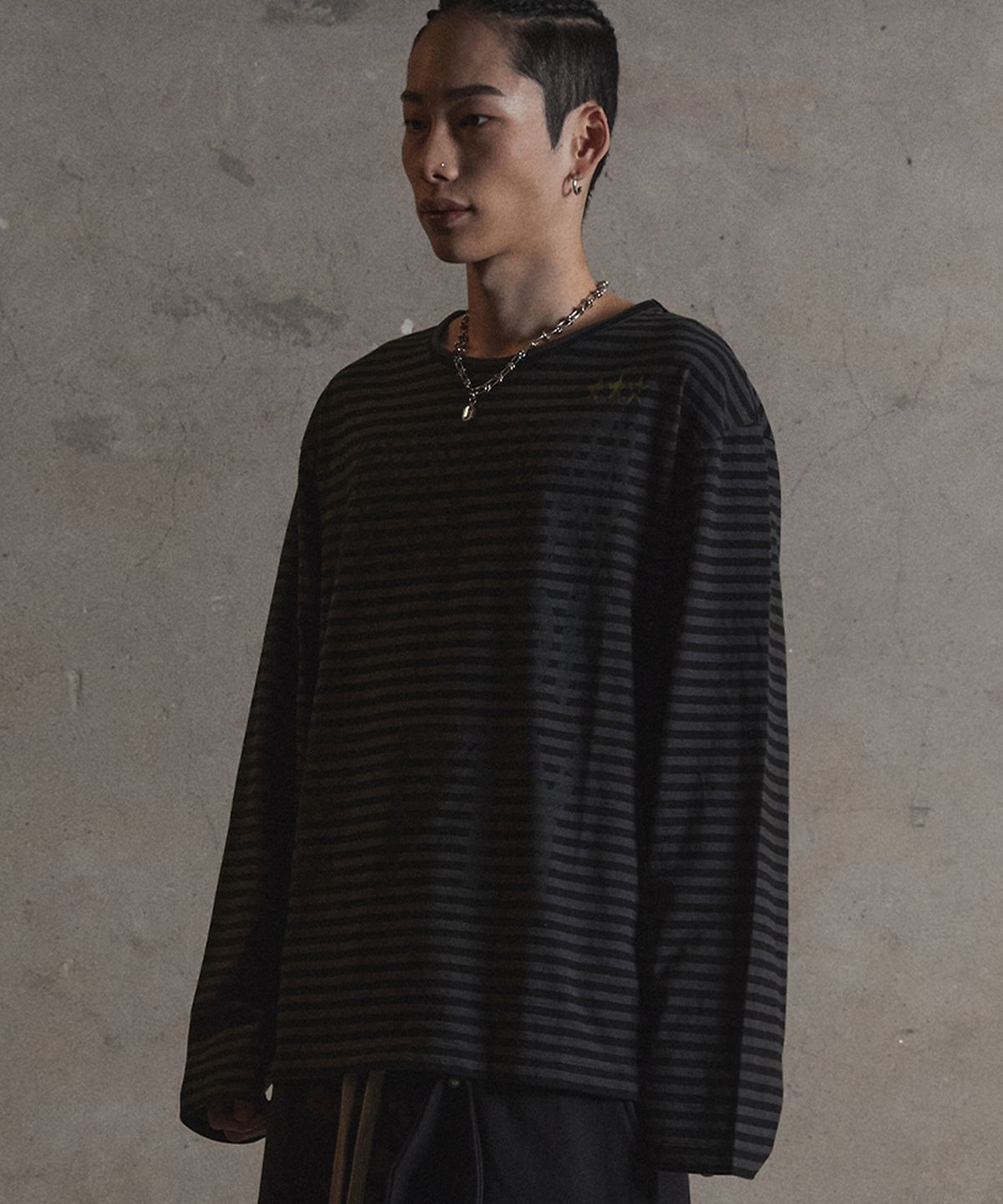 가터갤러리(GOTTER GALLERY) EMPTY LLM STRIPE LONG SLEEVE_CHARCOAL