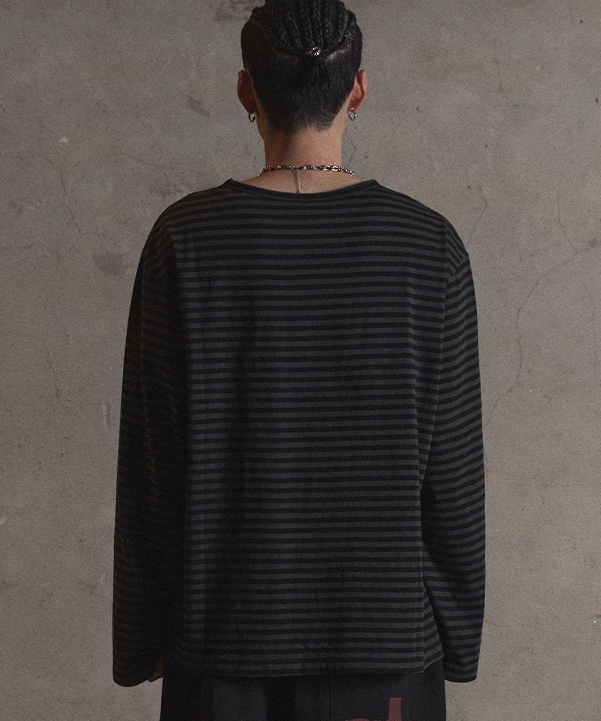 가터갤러리(GOTTER GALLERY) EMPTY LLM STRIPE LONG SLEEVE_CHARCOAL