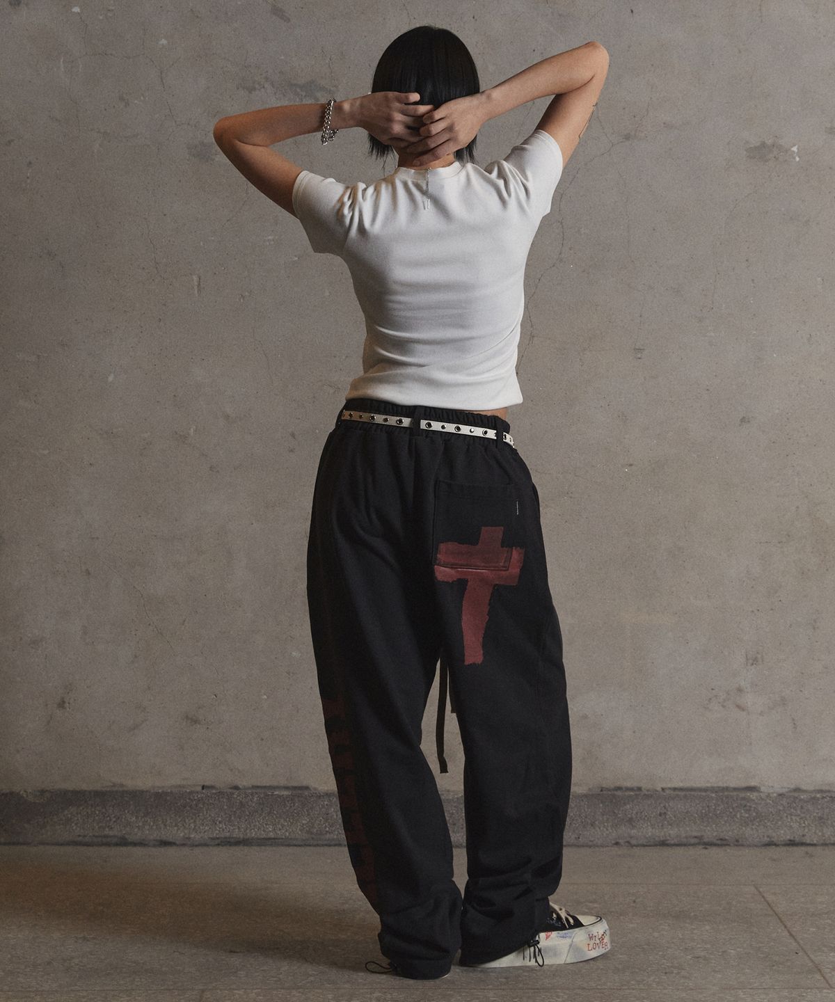 가터갤러리(GOTTER GALLERY) SIDE LOGO CROSS SWEAT PANTS_BLACK