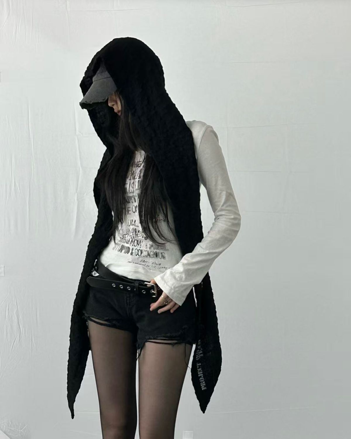 리버뉴스(LIBERALNEWS) DISRUPTED LETTER TEE_WHITE