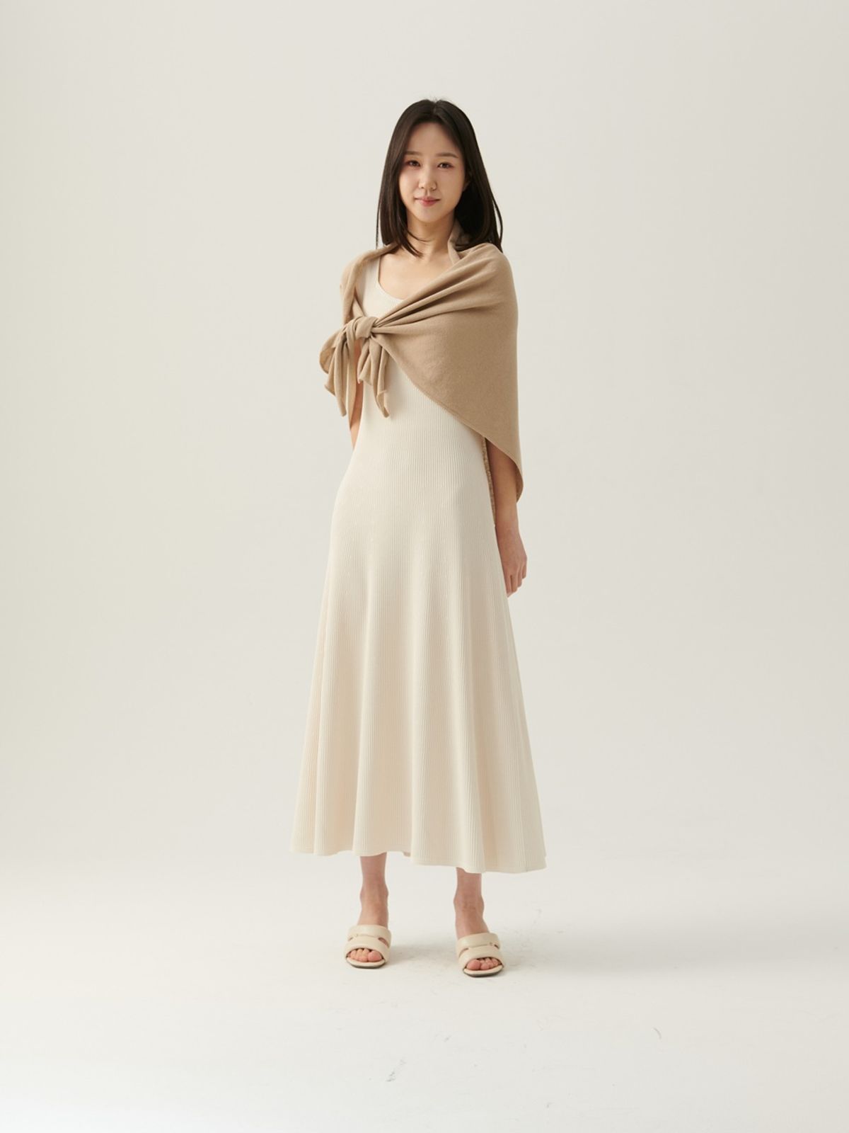 베이스스레드(BASETHREAD) Clair Drape Shawl - Beige