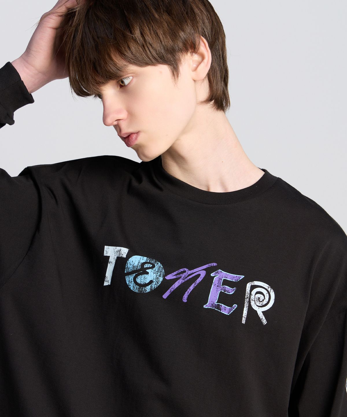 테네르(TENER) 소매 프린팅 TNR 롱 슬리브 블랙