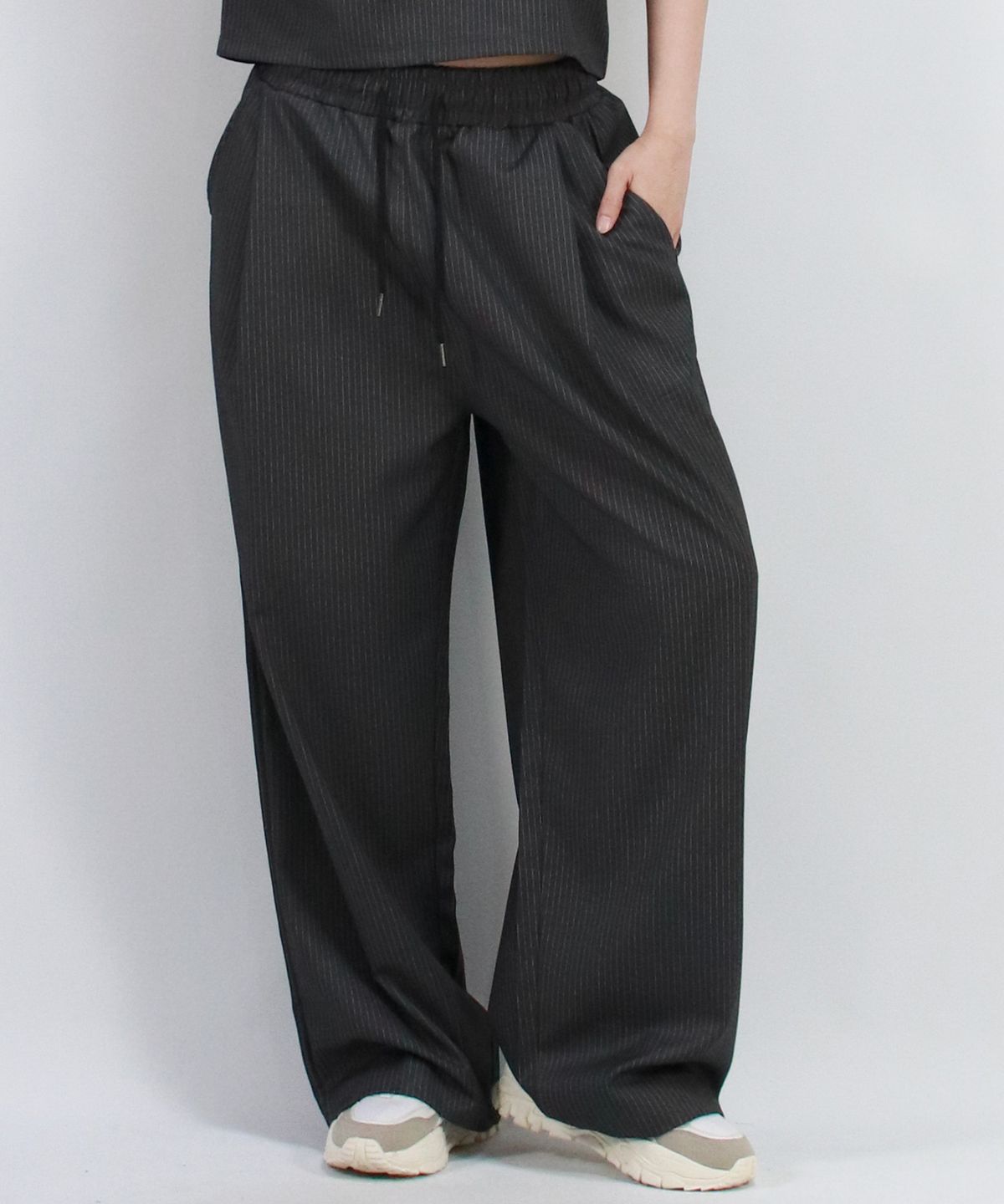 드마크(DEMARC) Pin Stripe Slacks Semi-Wide One-Tuck Pants