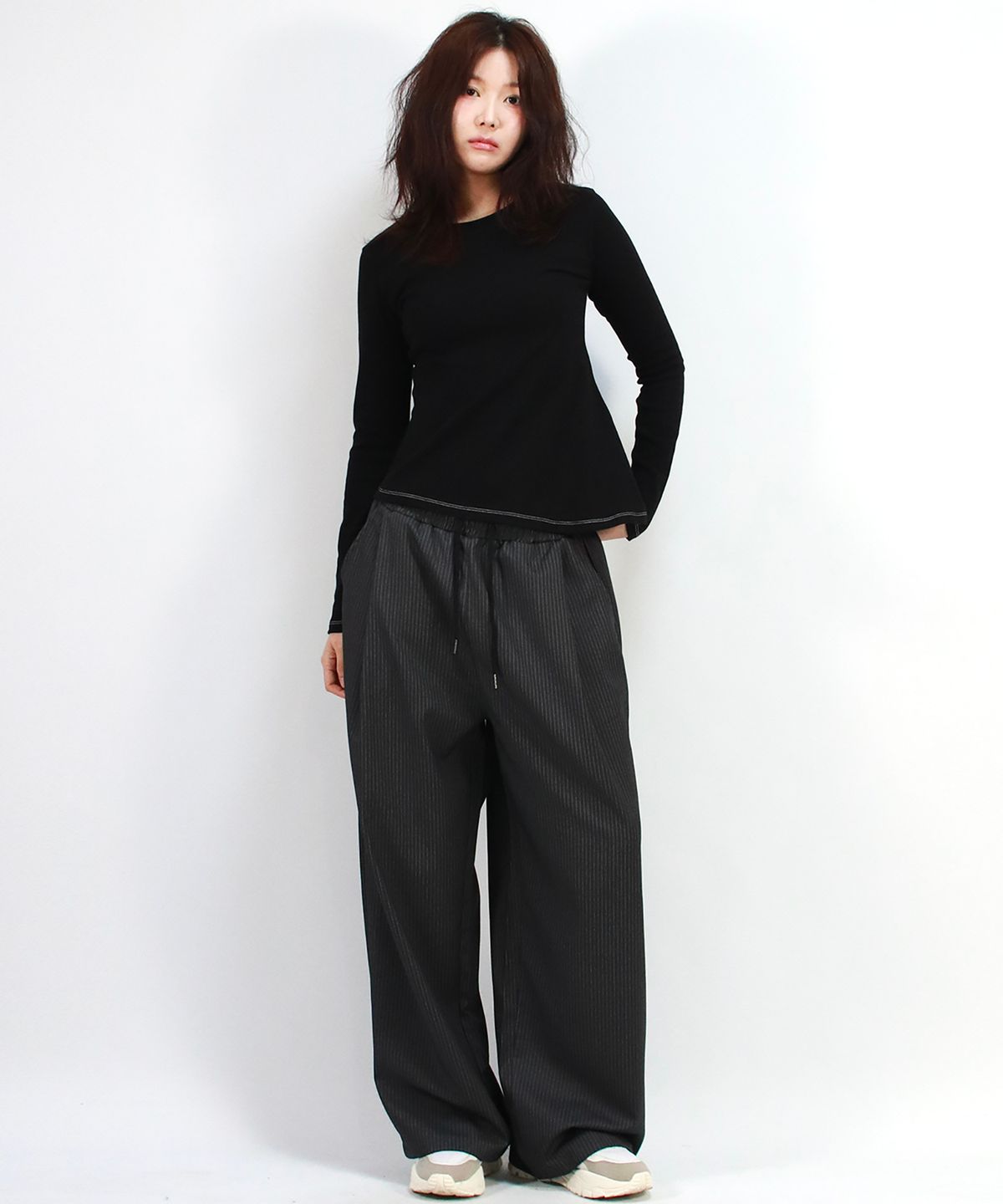 드마크(DEMARC) Pin Stripe Slacks Semi-Wide One-Tuck Pants
