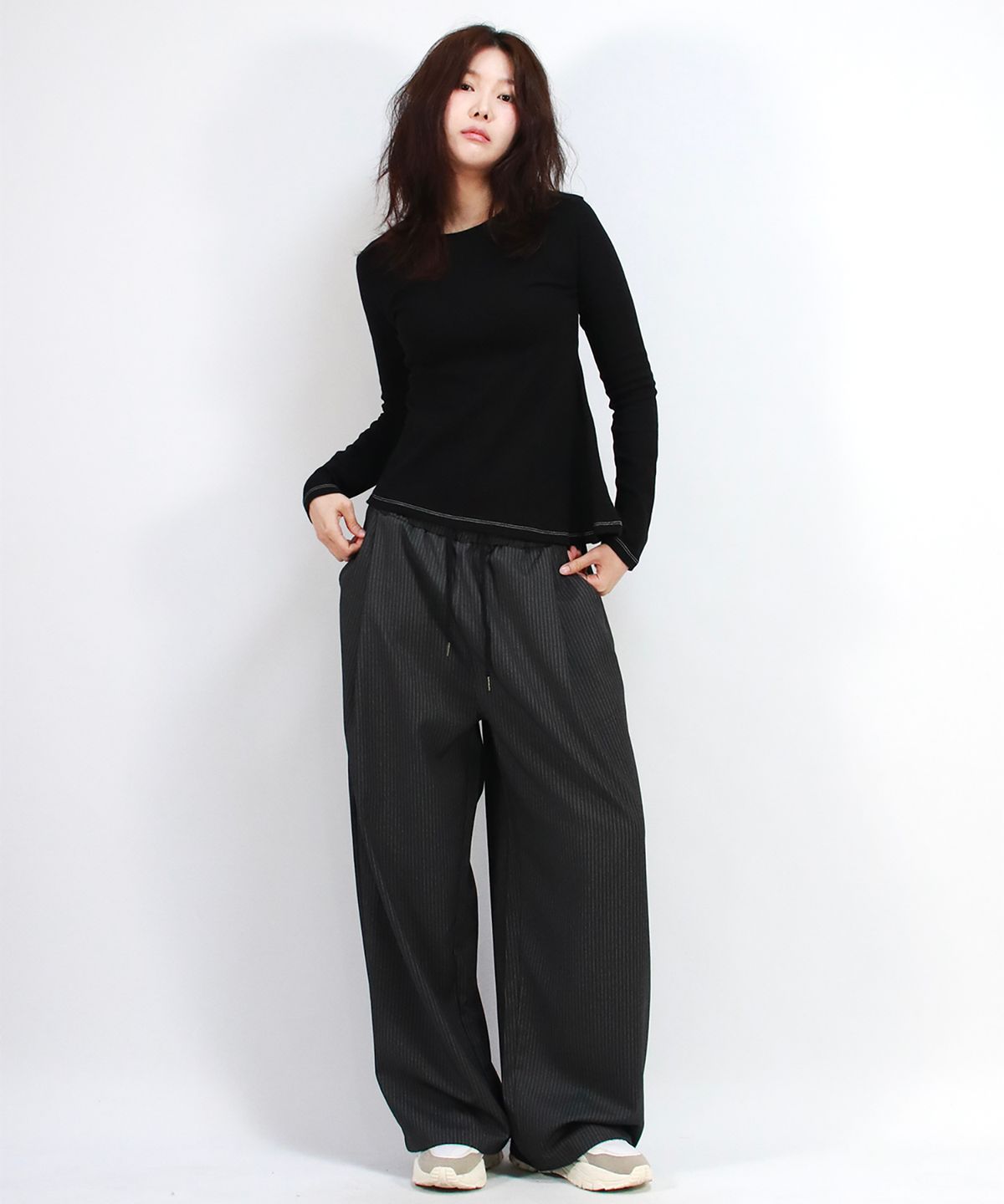 드마크(DEMARC) Pin Stripe Slacks Semi-Wide One-Tuck Pants