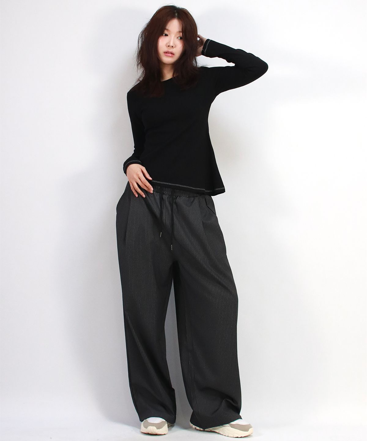 드마크(DEMARC) Pin Stripe Slacks Semi-Wide One-Tuck Pants