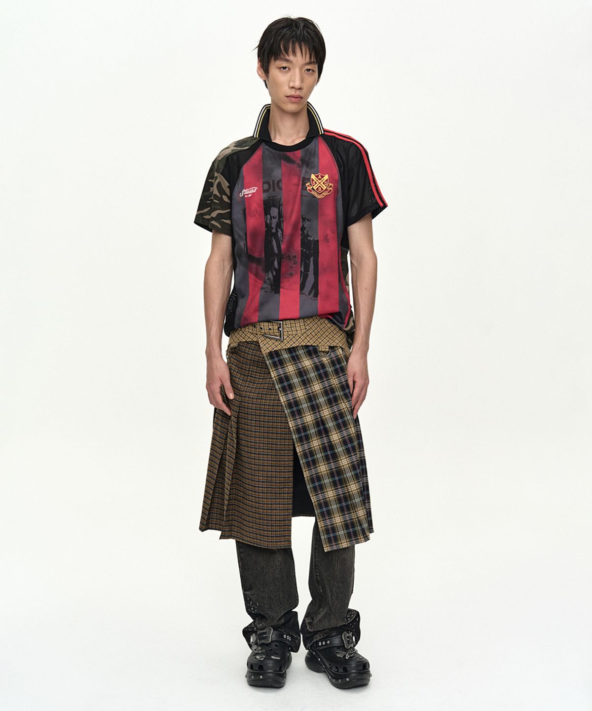 앤더슨벨(ADSB ANDERSSON BELL) REWORKED FOOTBALL T-SHIRT atb1584m(BLACK/RED)
