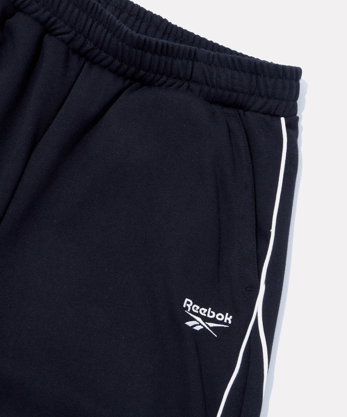리복(REEBOK) 파이핑 와이드 스웨트 팬츠 (W) - 블랙