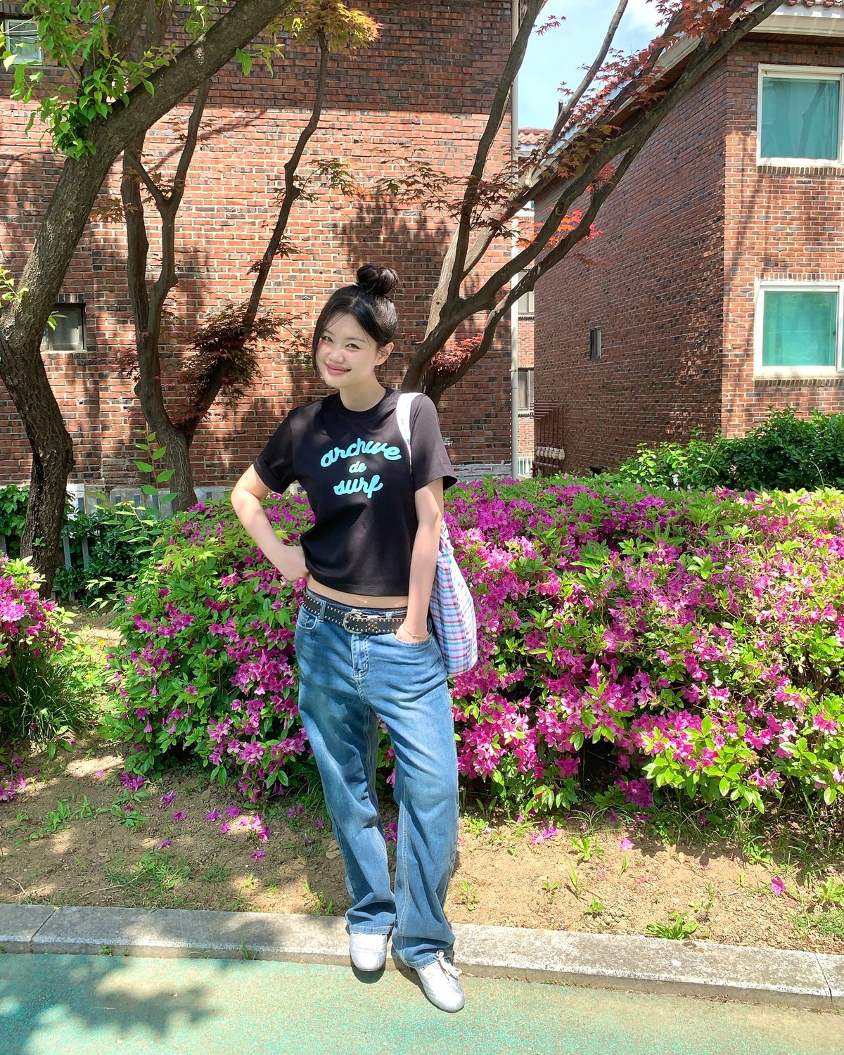 행텐(HANGTEN) 여성 프론트 레터링 그래픽 반팔 티셔츠_100(10570-131-406-31)