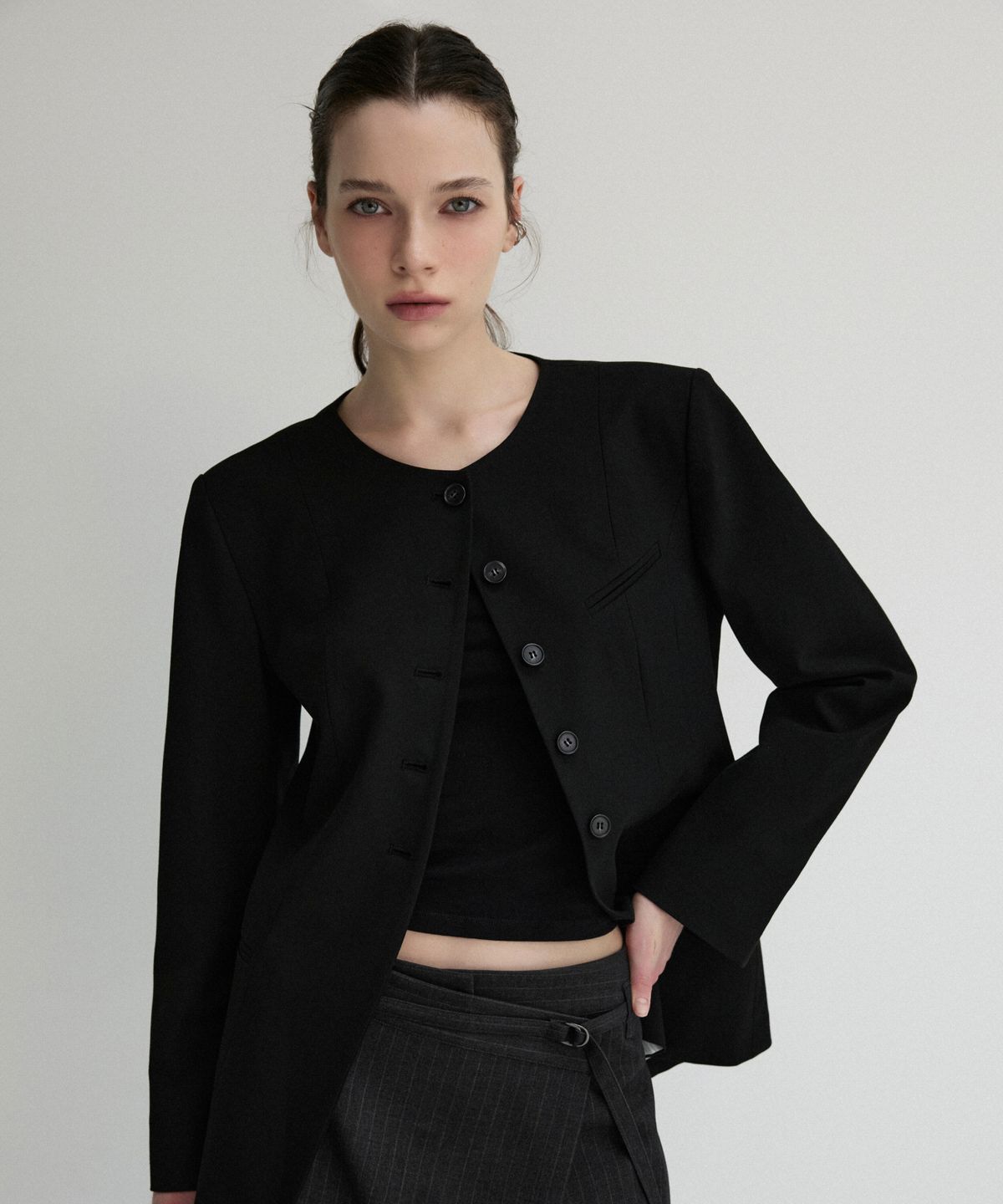 미쏘(MIXXO) 라운드넥 슬림핏 자켓_MIWJKG91QB