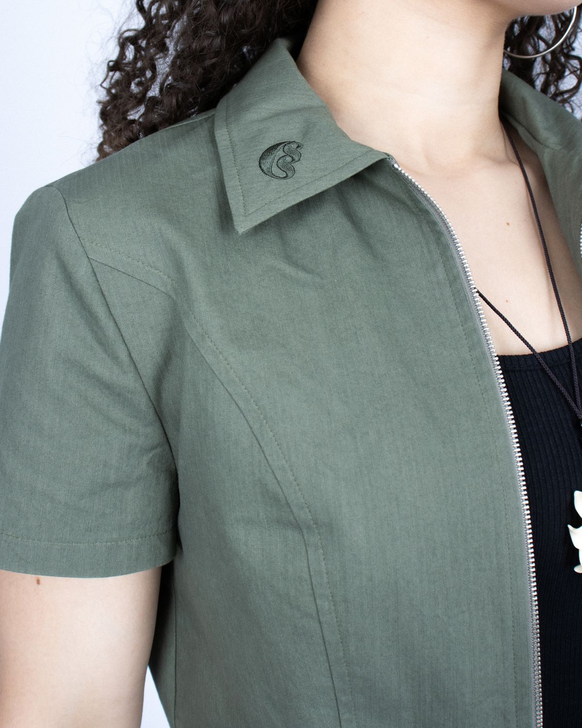 쿨시스(COOLSIS) CS CROP ZIP SHIRTS-017 (KHAKI)