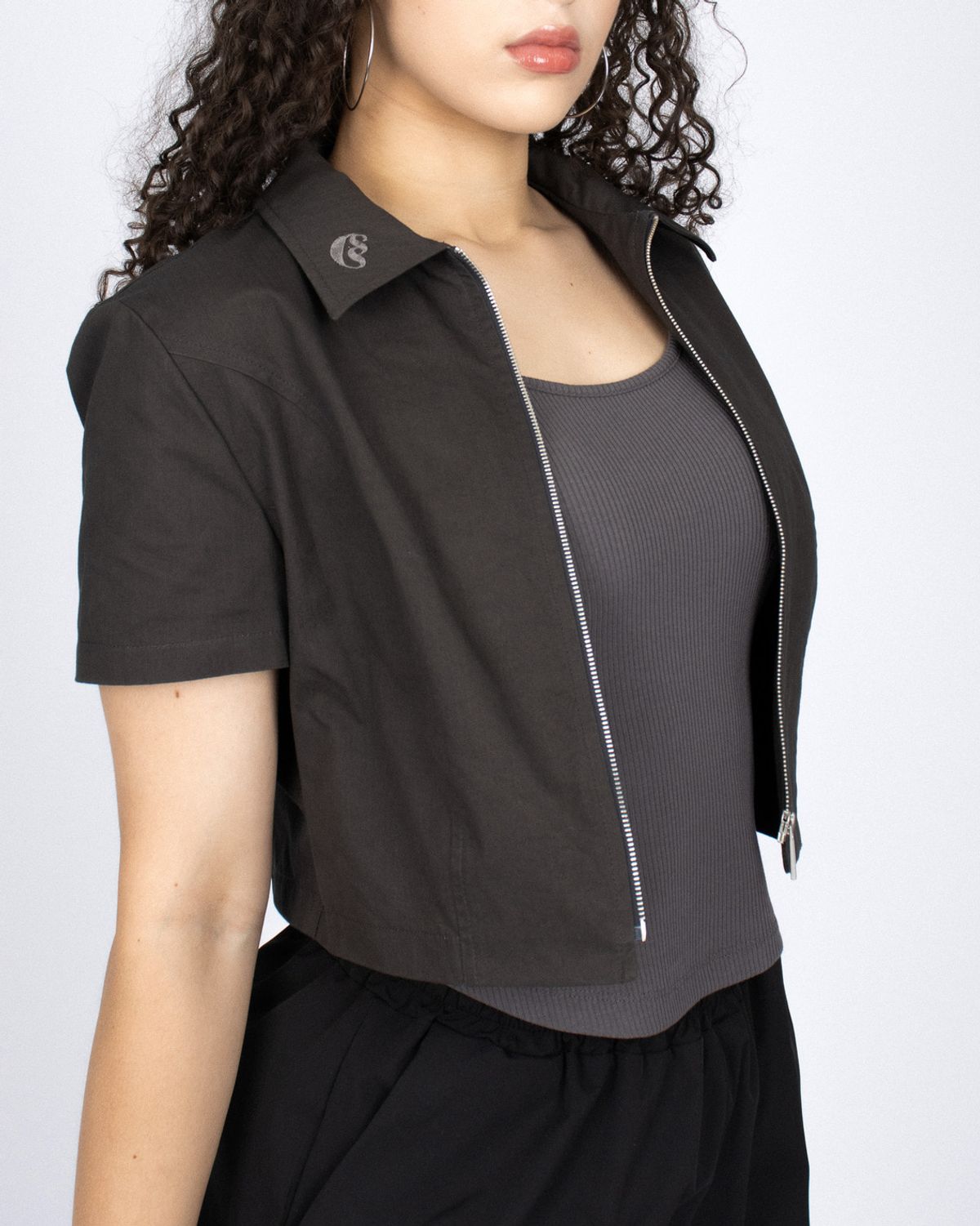 쿨시스(COOLSIS) CS CROP ZIP SHIRTS-017 (BROWN)