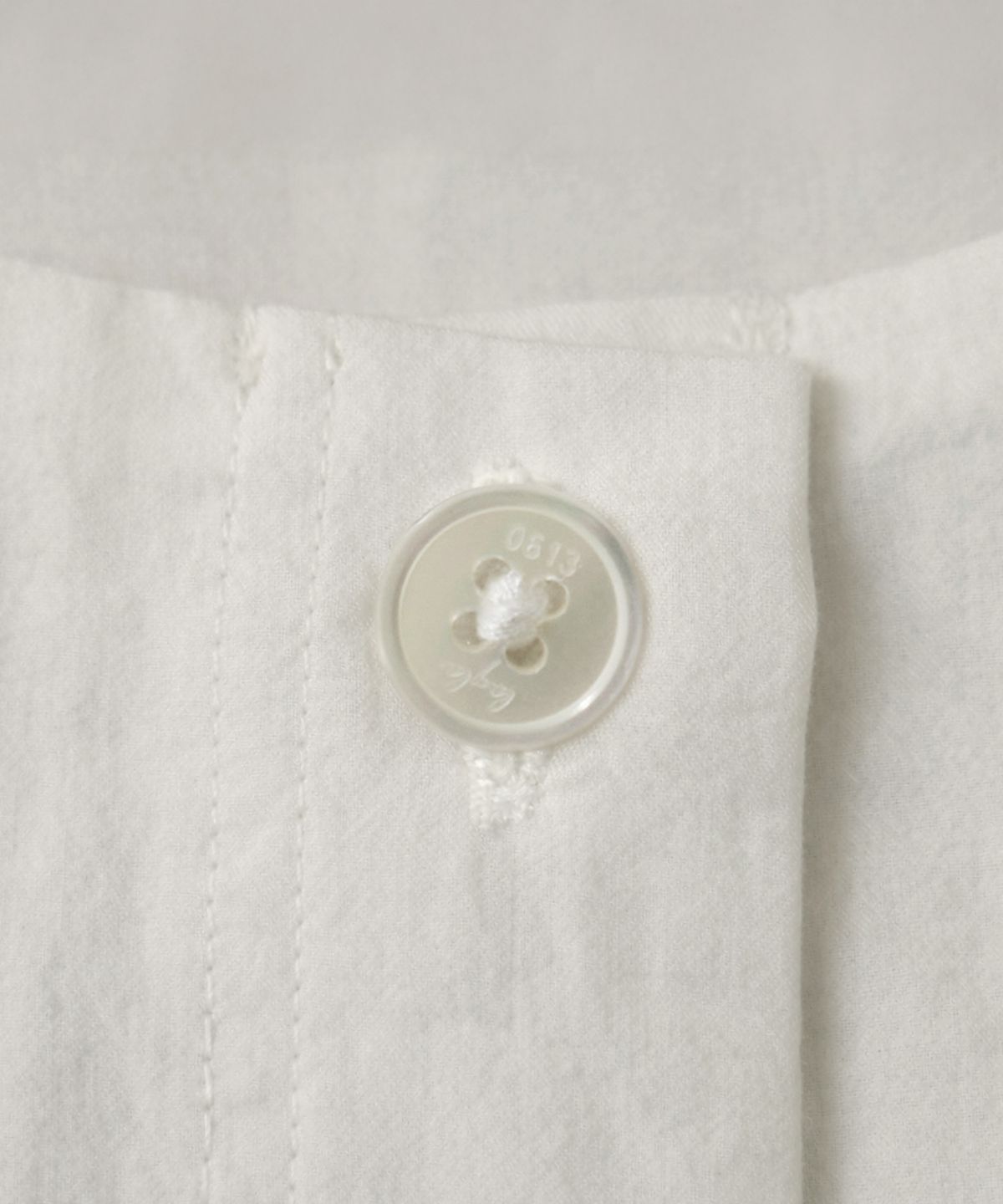 다이아몬드 레이라(DIAMOND LAYLA) Drift Collarless Blouse Shirt B01