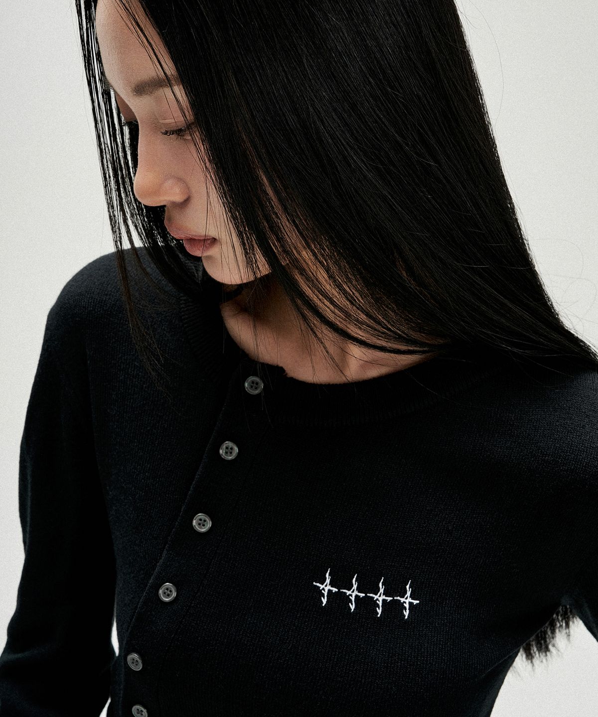 낫포너드(NOT4NERD) W Diagonal Button Knit Cardigan - Black
