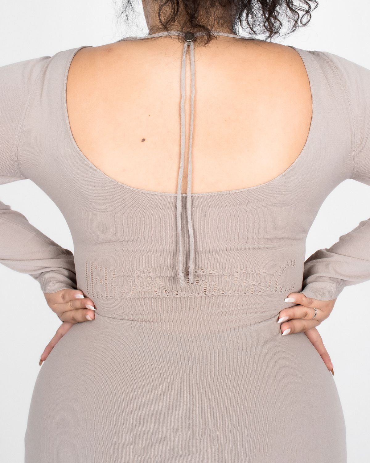 쿨시스(COOLSIS) CS BACK OFF MAXI KNIT DRESS-027 (BEIGE)