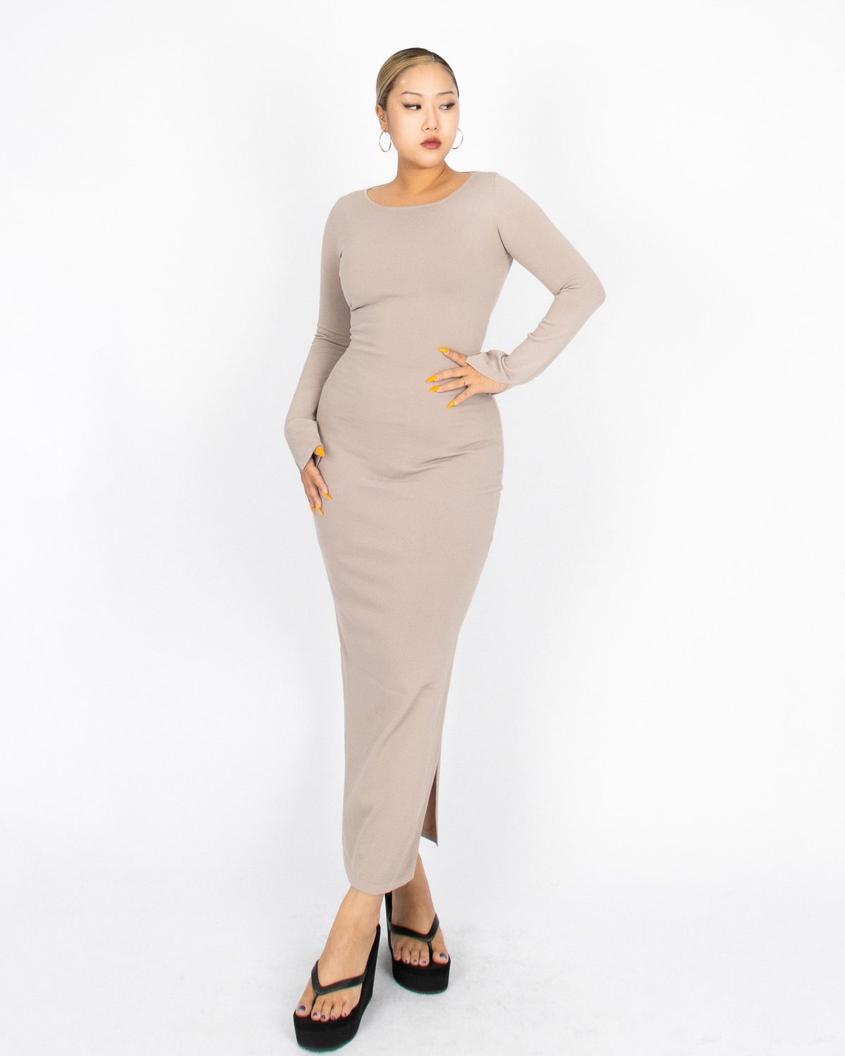 쿨시스(COOLSIS) CS BACK OFF MAXI KNIT DRESS-027 (BEIGE)