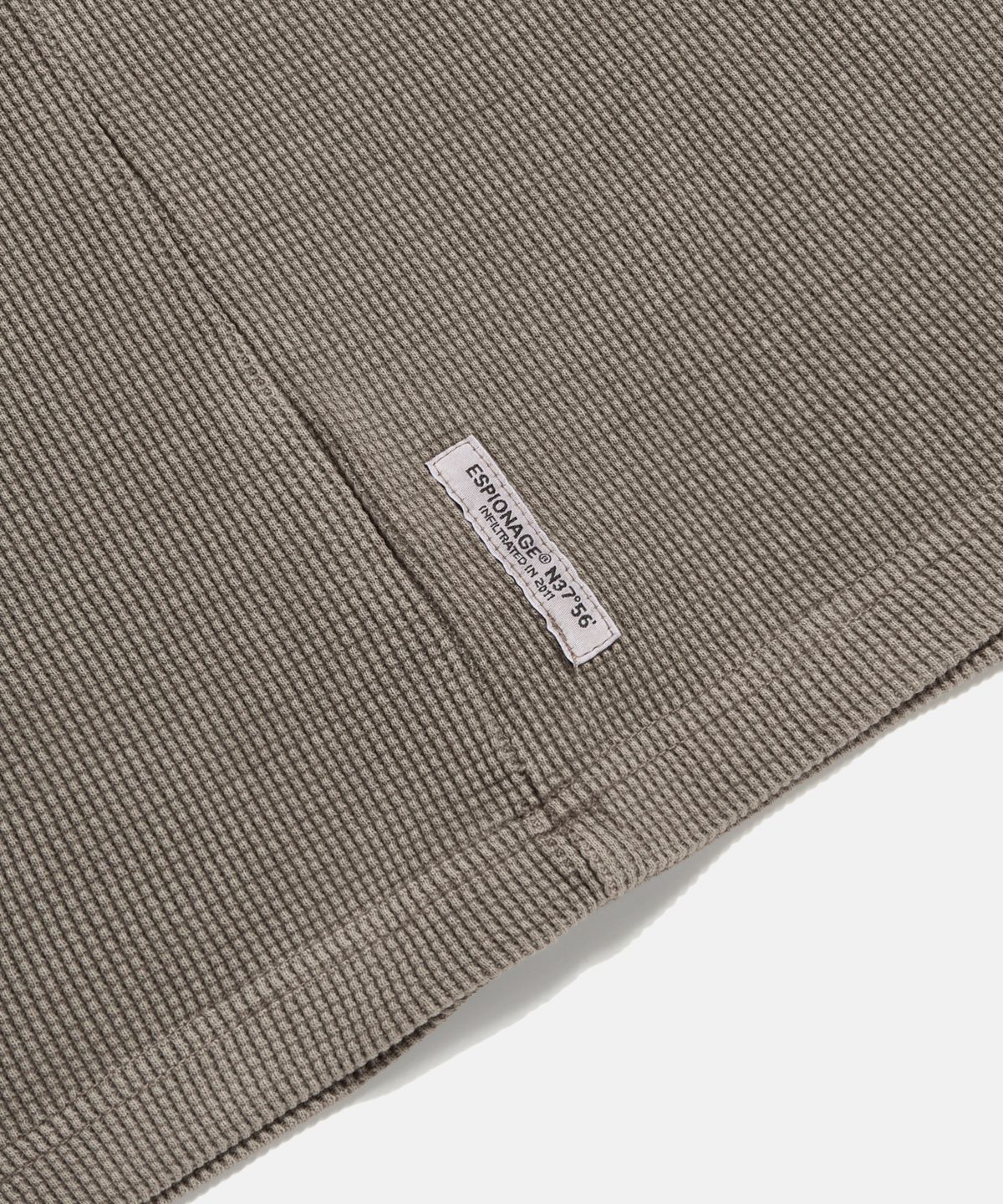 에스피오나지(ESPIONAGE) Pigment Thermal L/S Pocket Tee Taupe