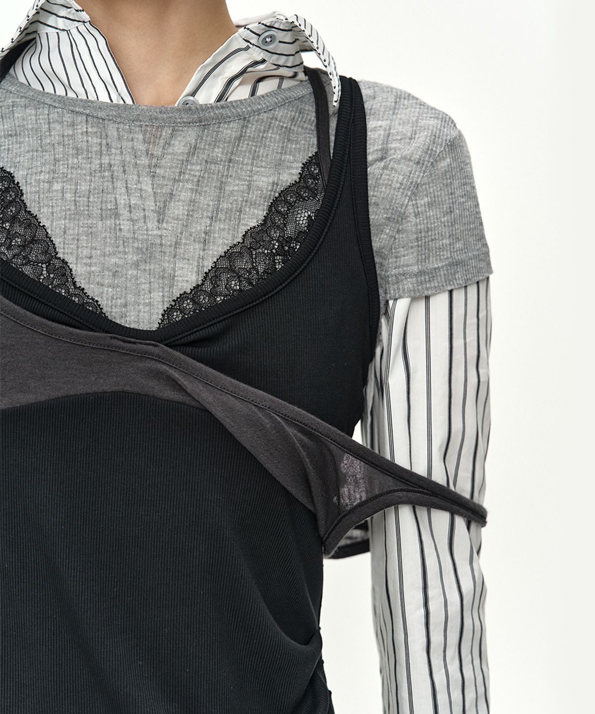 앤더슨벨(ADSB ANDERSSON BELL) UPSIDE-DOWN LAYERED T-SHIRT atb1556w(GREY/BLACK)