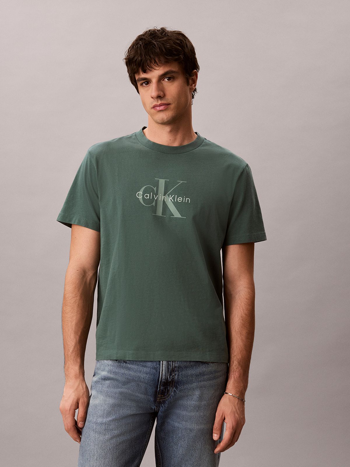 캘빈클라인 진(CALVIN KLEIN JEANS) 애시드 워시 모노로고 그래픽 반팔 티셔츠 4RG832G LH1