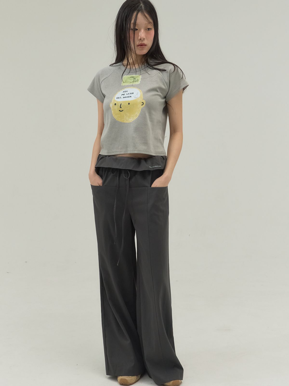 쏘리, 투 머치 러브(SORRY, TOO MUCH LOVE) Drawstring Relaxed Fit Slacks_Charcoal