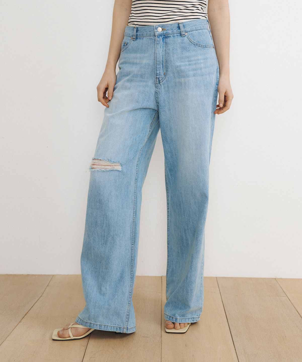 루시르주(LUCIR ZU) Distressed Wide-Leg Denim (light blue)