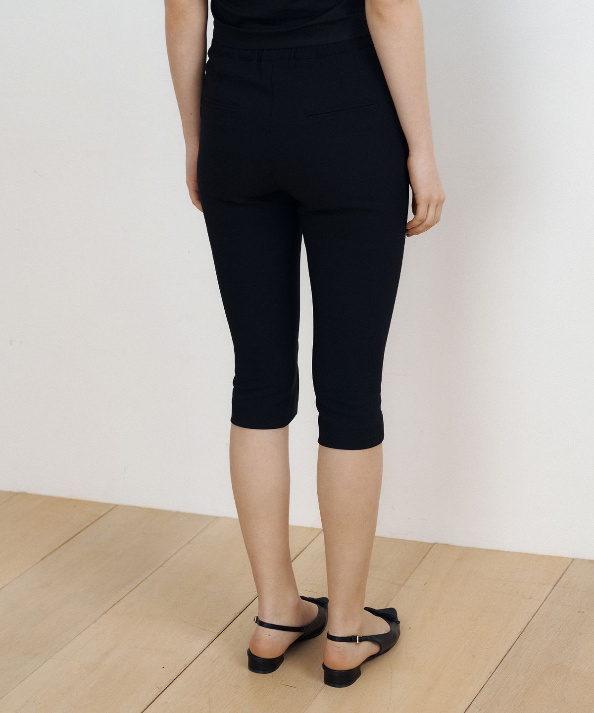루시르주(LUCIR ZU) Front Slit Capri Pants (black)