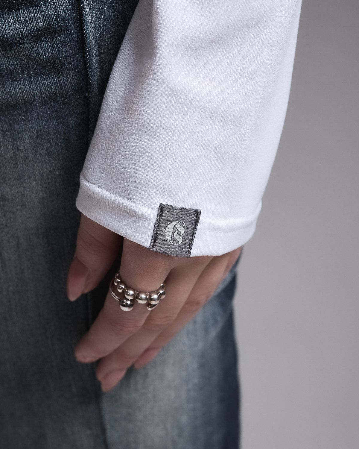 쿨시스(COOLSIS) CS BACK HOLE LINE TOP-052 (WHITE)