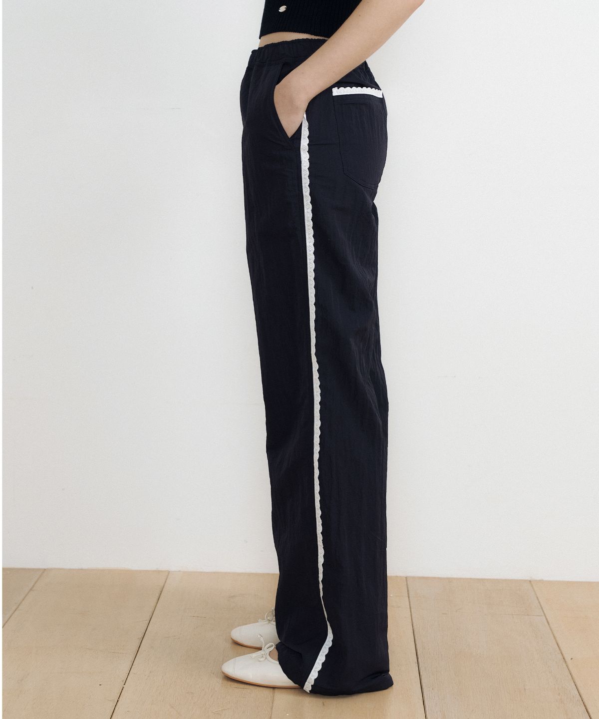 루시르주(LUCIR ZU) Lace Detail Nylon Pants (black)