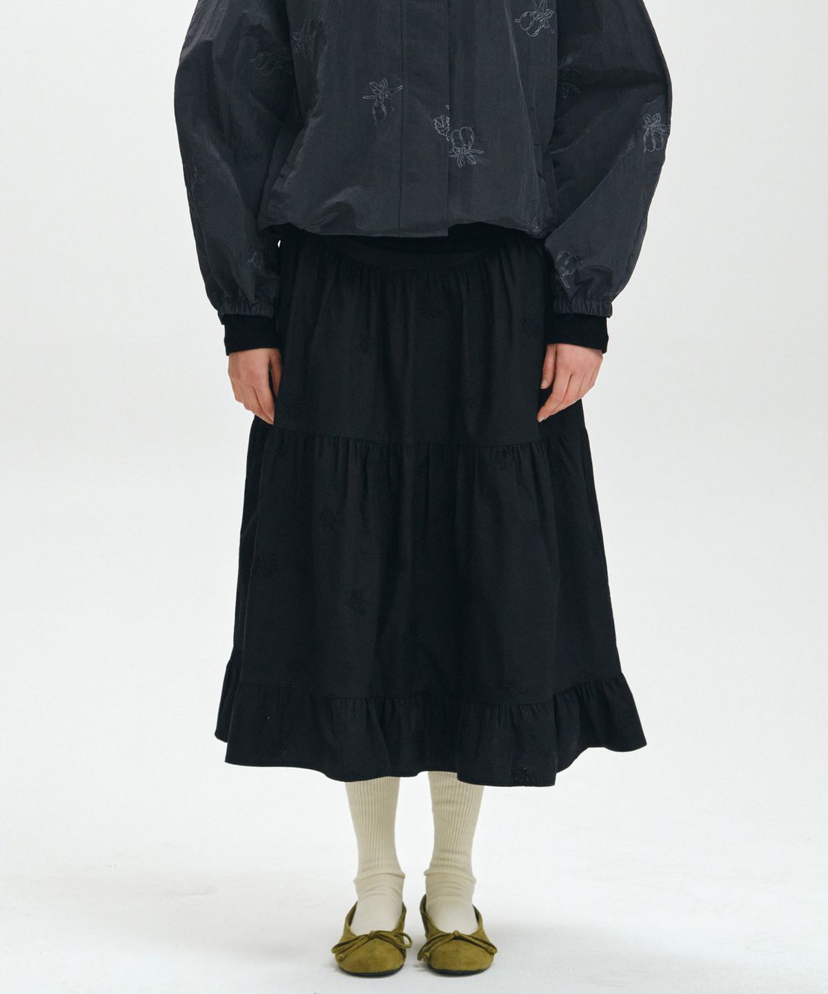 마이스(MAIS) EMBROIDERED SHIRRED TIERED MAXI SKIRT / BLACK