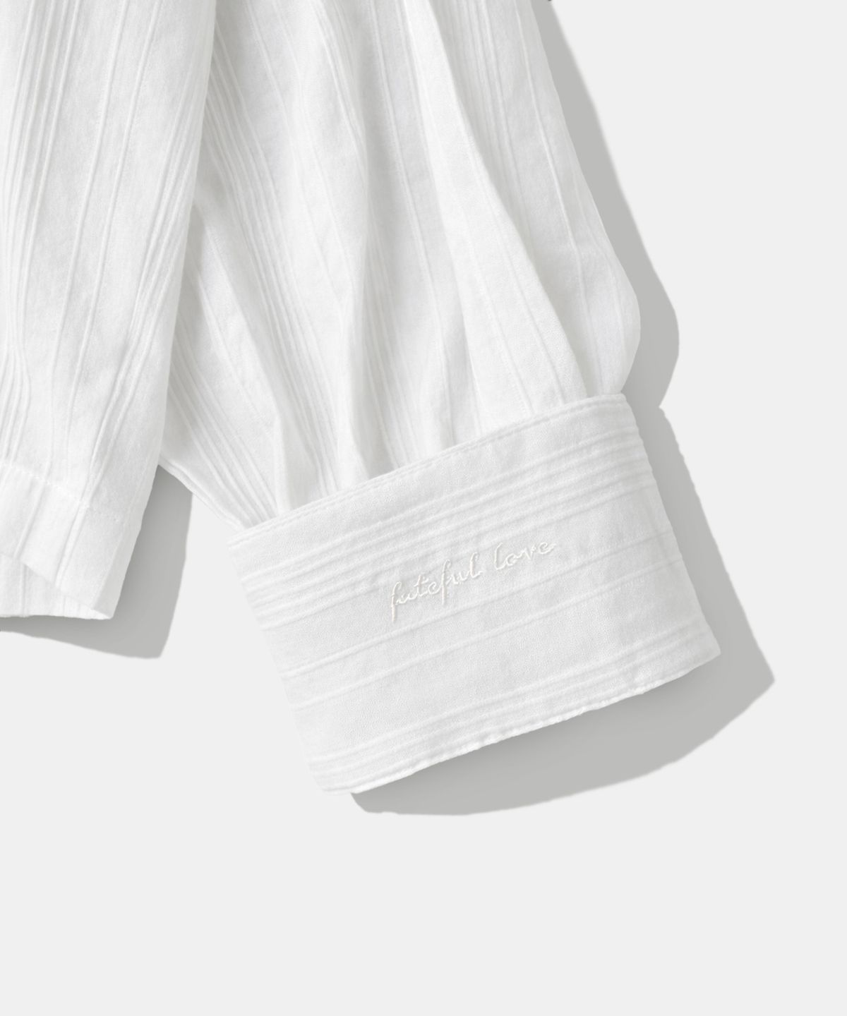 다이아몬드 레이라(DIAMOND LAYLA) Back Button U-Neck Blouse Shirt B02