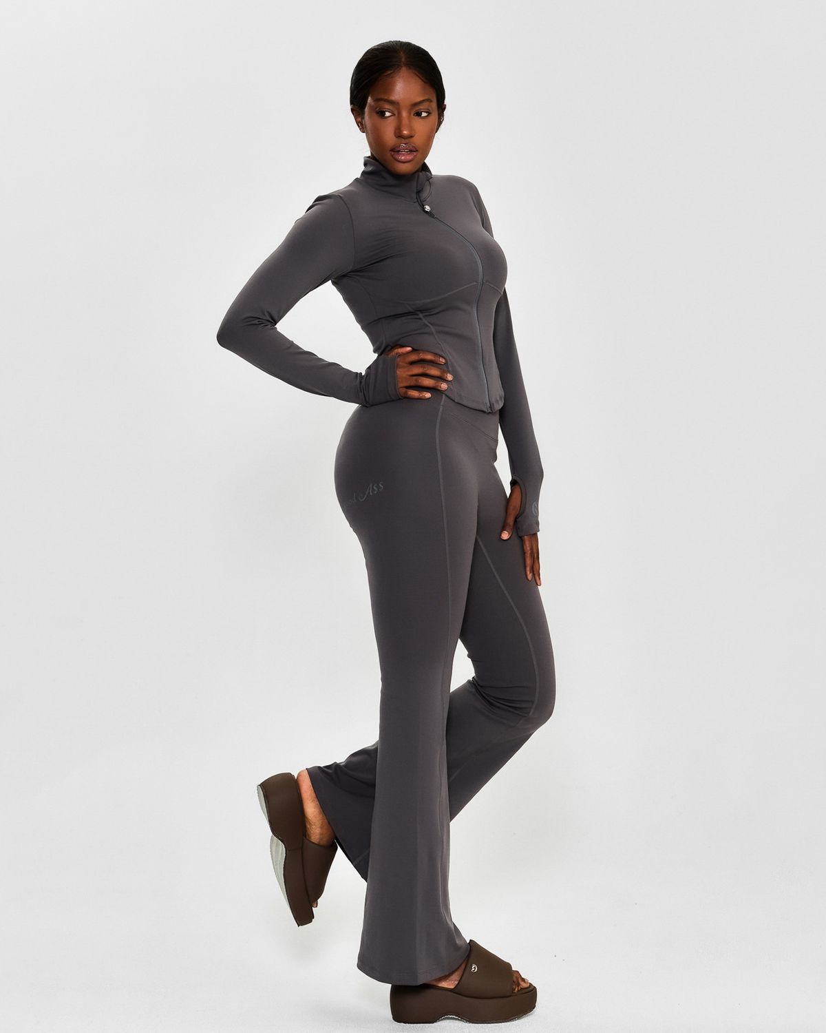 쿨시스(COOLSIS) CS CURVE BOOTCUT LEGGINGS (ASHBROWN)