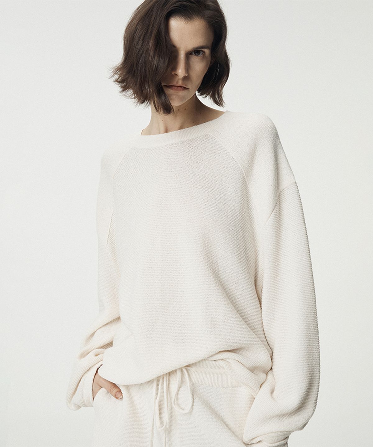 우마뭉(UMARMUNG) Korean Paper & Boucle Shoulder Pannel Pullover_Daylight