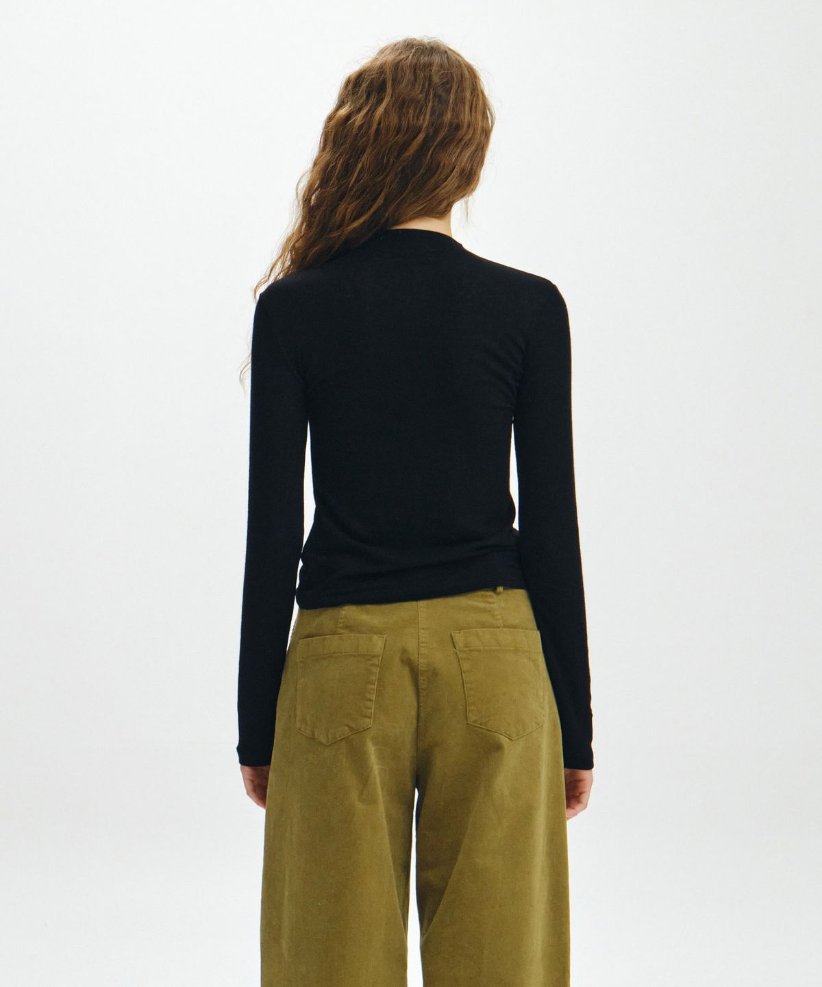 마이스(MAIS) WOOL TENCEL HALF NECK TEE / BLACK
