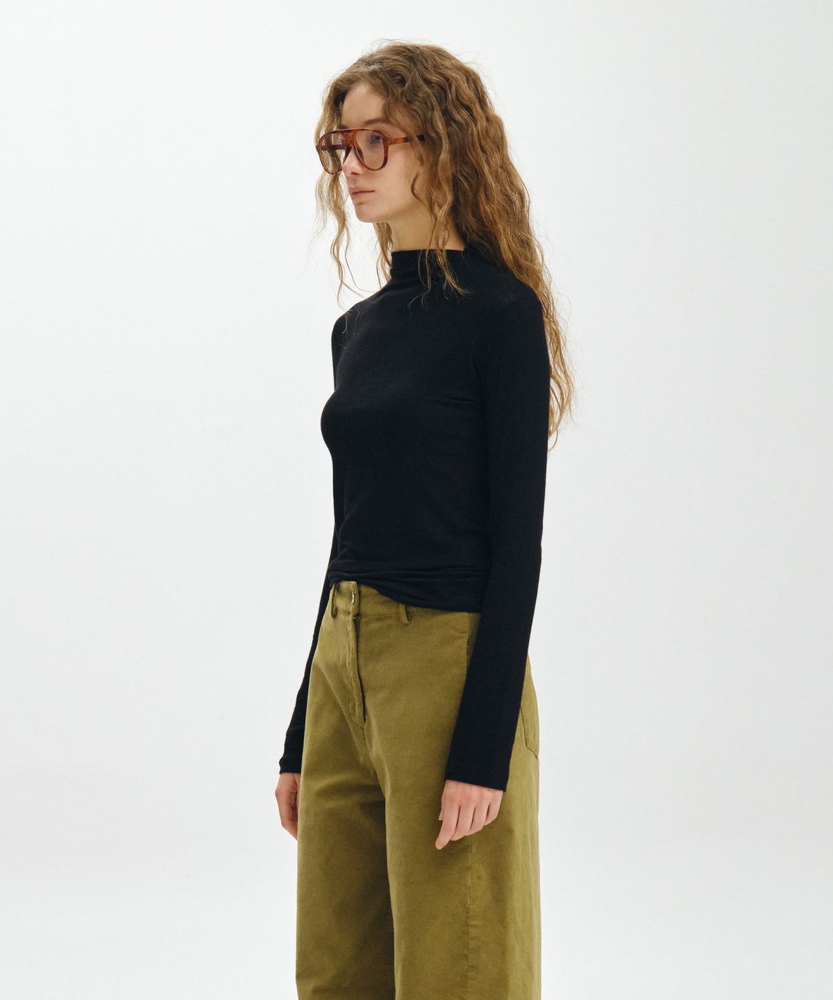 마이스(MAIS) WOOL TENCEL HALF NECK TEE / BLACK