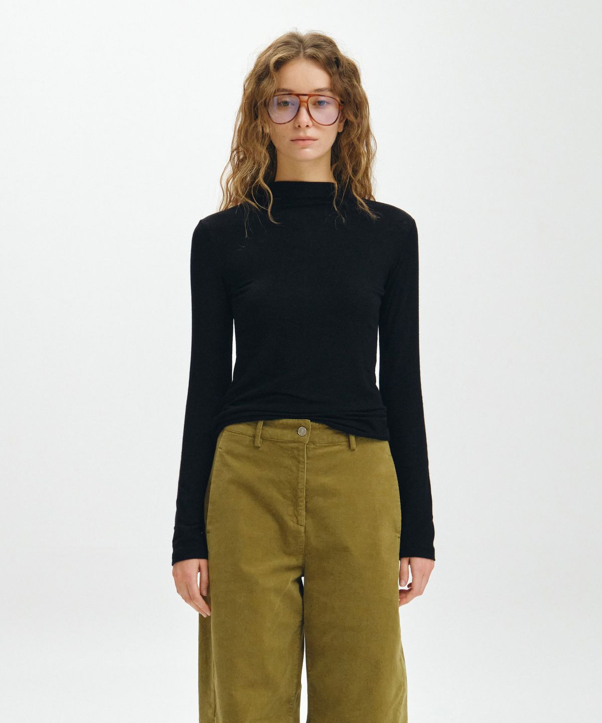 마이스(MAIS) WOOL TENCEL HALF NECK TEE / BLACK