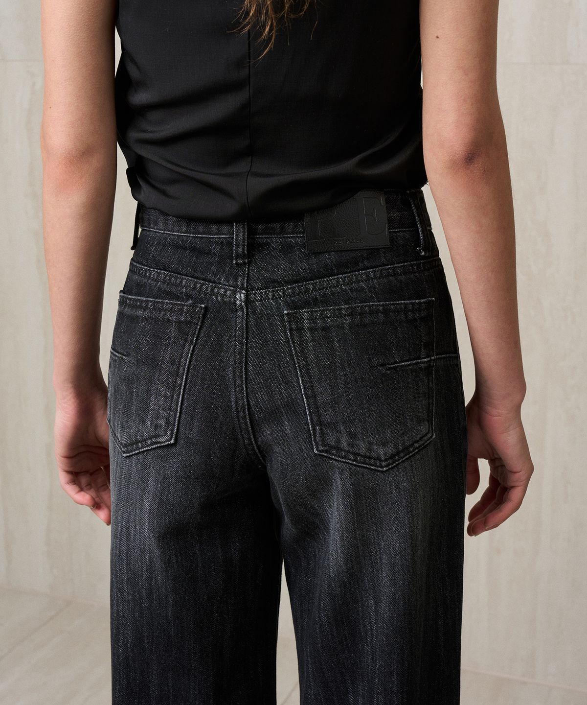 리이(RE RHEE) RAW-HEM WASHED DENIM PANTS