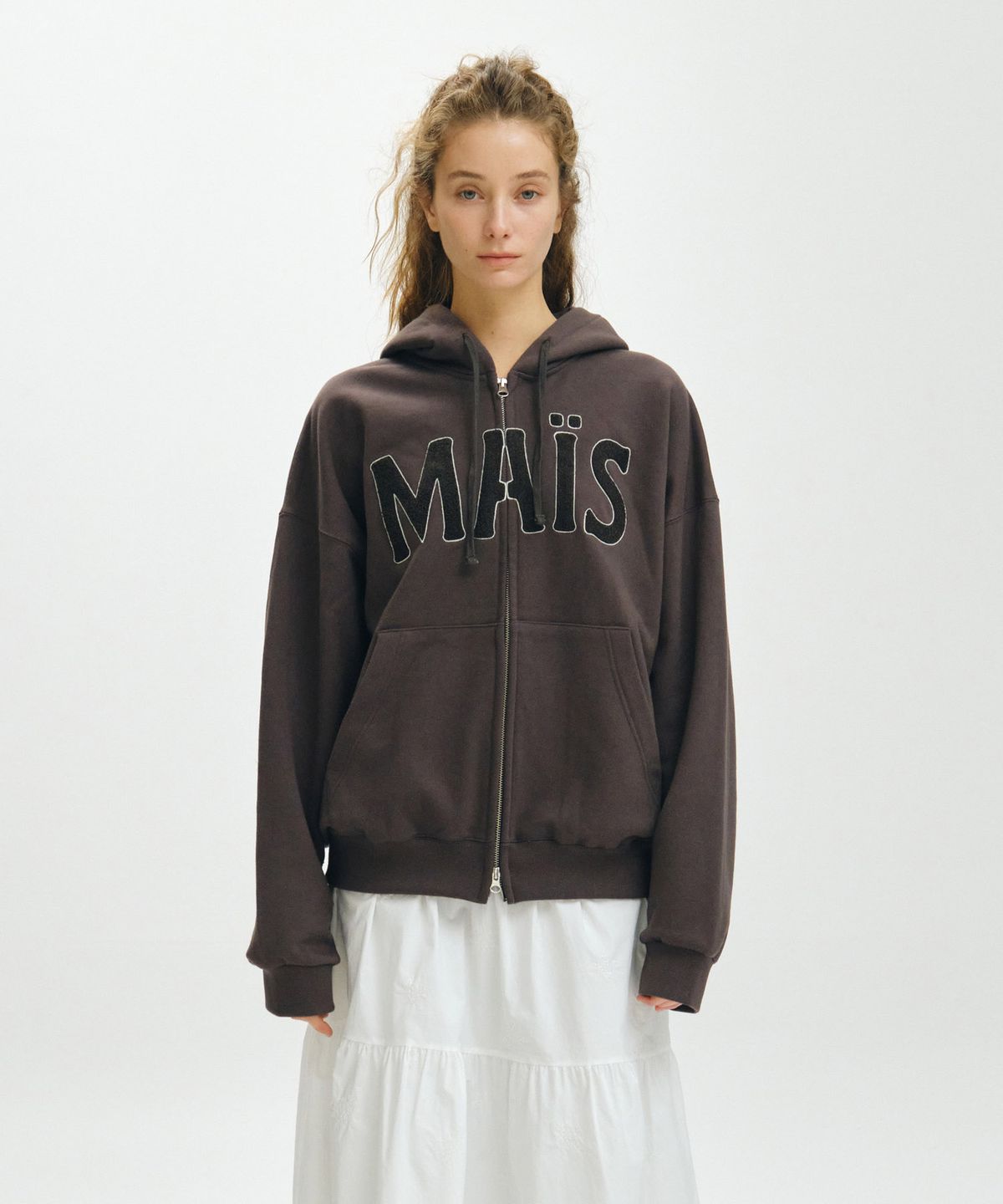 마이스(MAIS) BOUCLE LOGO ZIP-UP HOODIE / CHARCOAL