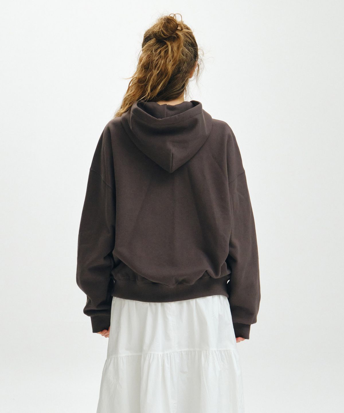 마이스(MAIS) BOUCLE LOGO ZIP-UP HOODIE / CHARCOAL