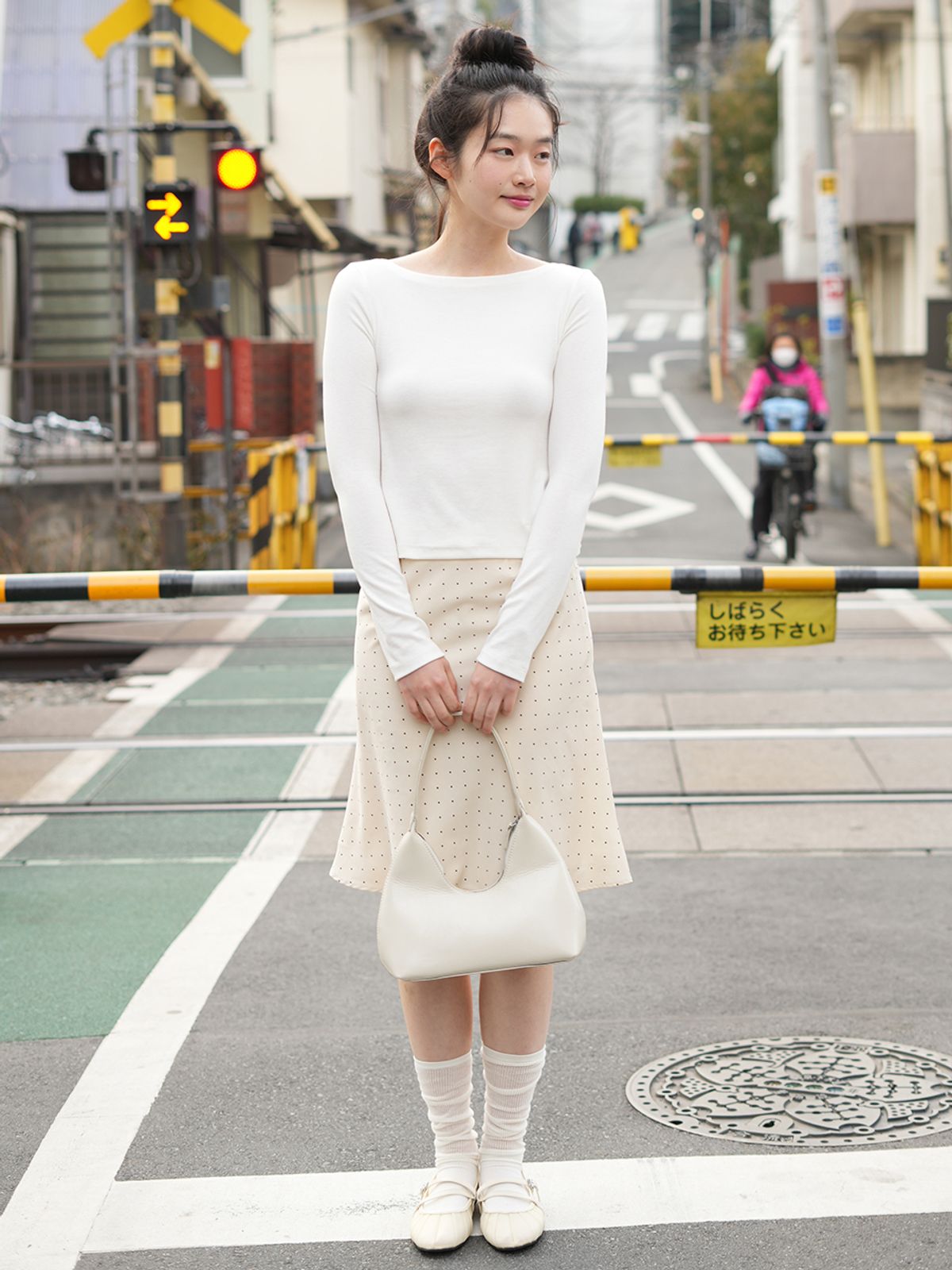 랭앤루(LANGNLU) CIELO Twist Lace Top(시엘로)_IVORY