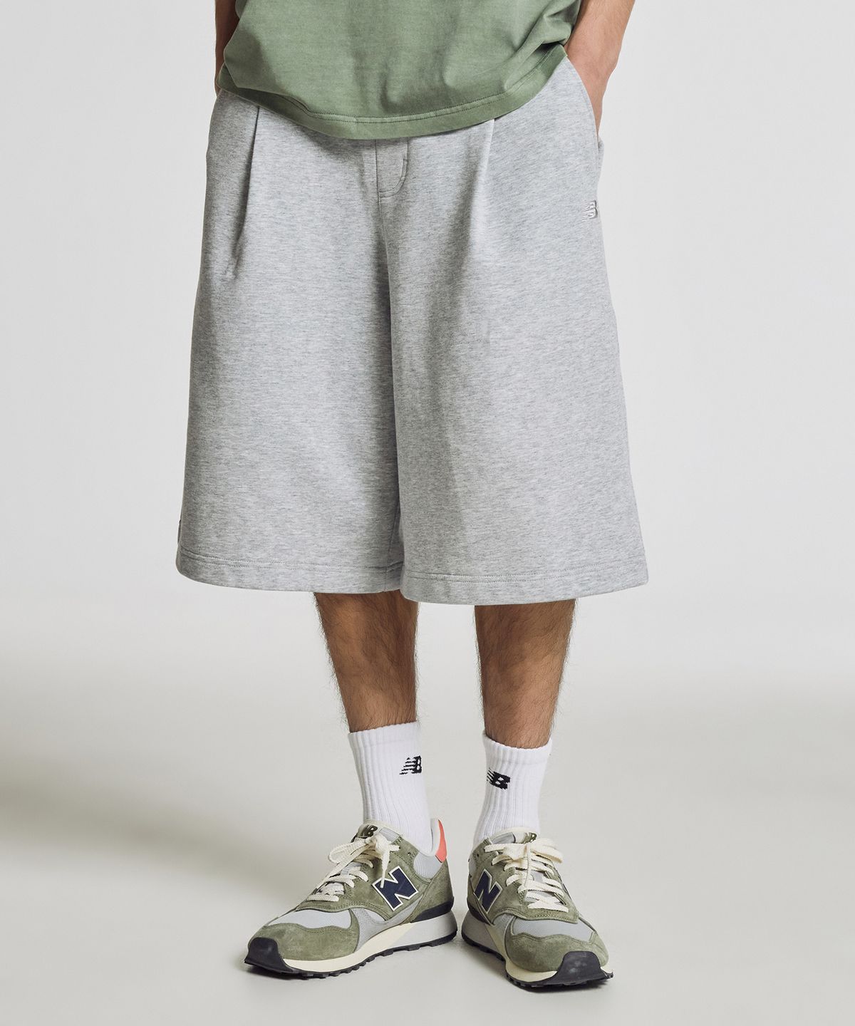 뉴발란스(NEW BALANCE) NBNVG21533 / UNI 에센셜 6부 쇼츠 (M/GRAY)