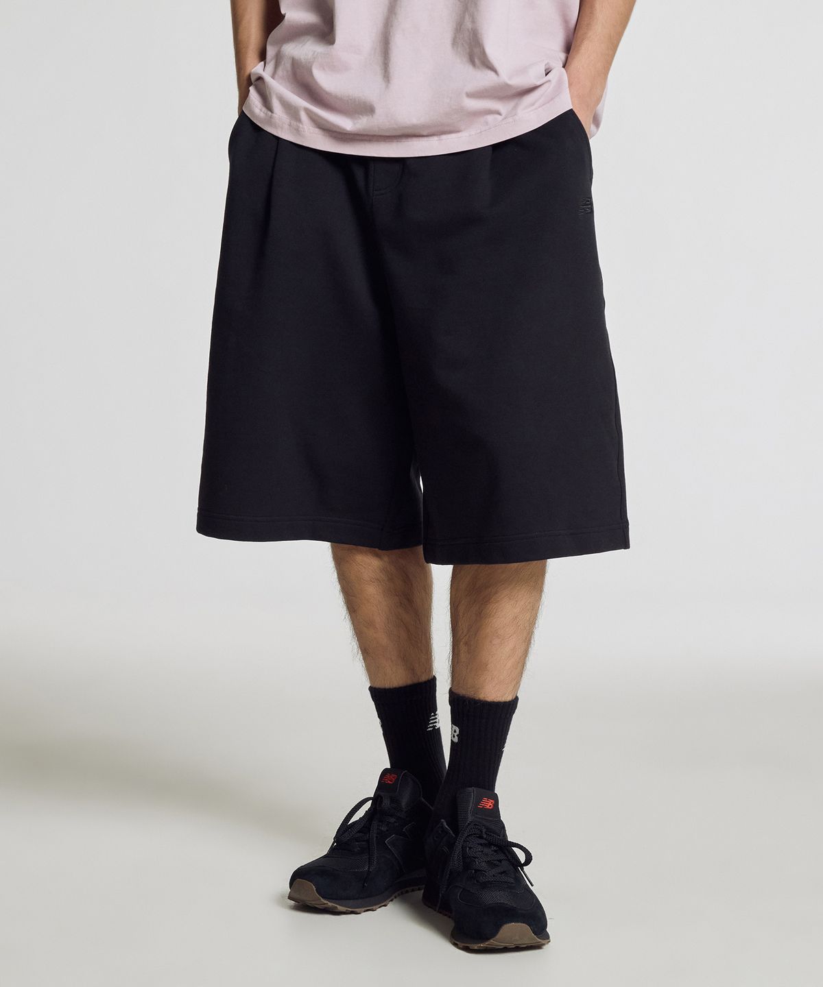 뉴발란스(NEW BALANCE) NBNVG21533 / UNI 에센셜 6부 쇼츠 (BLACK)
