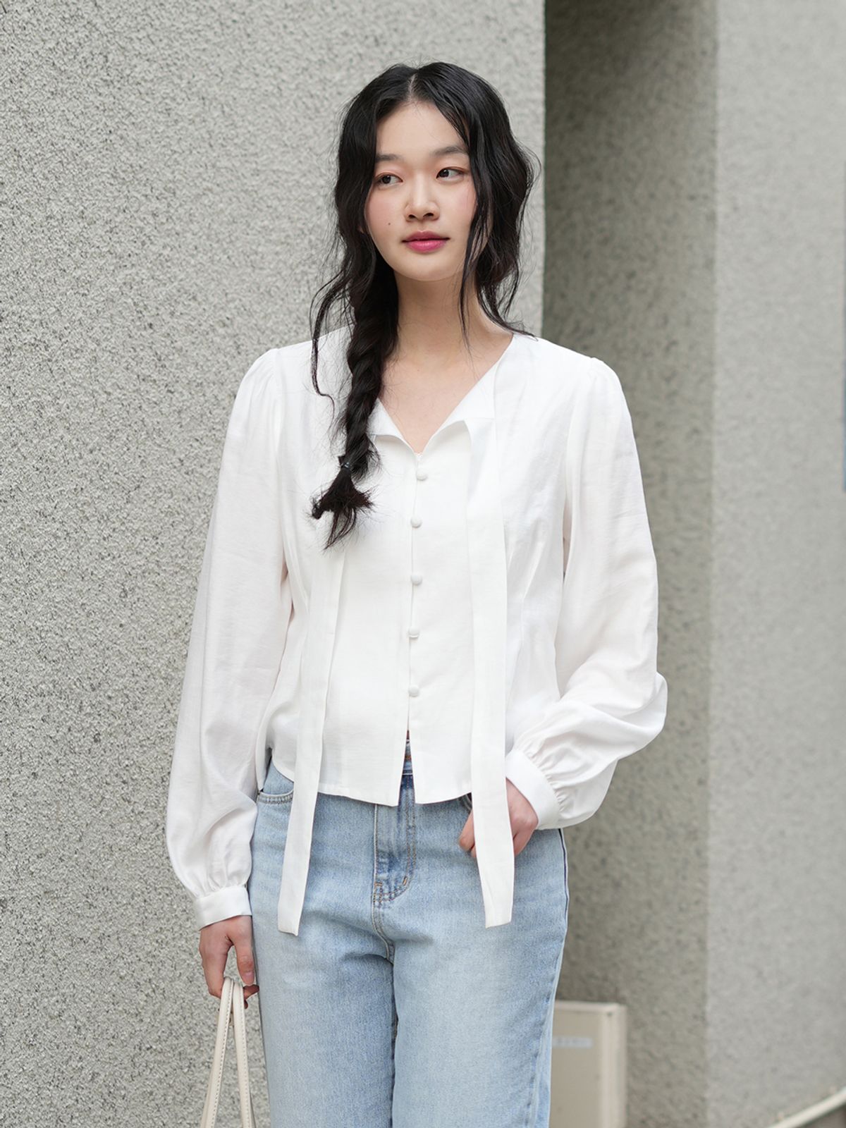 랭앤루(LANGNLU) VIVIER Tie Blouse(비비에)_IVORY