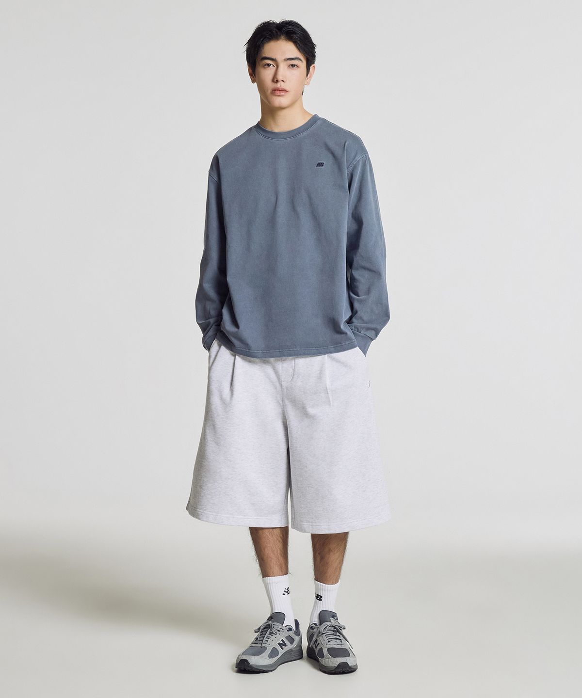 뉴발란스(NEW BALANCE) NBNVG21533 / UNI 에센셜 6부 쇼츠 (LIGHT GRAY)