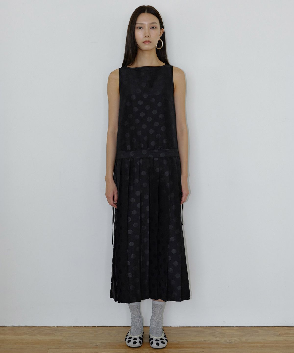 마이스(MAIS) BIG DOT PLEATED MAXI DRESS / BLACK