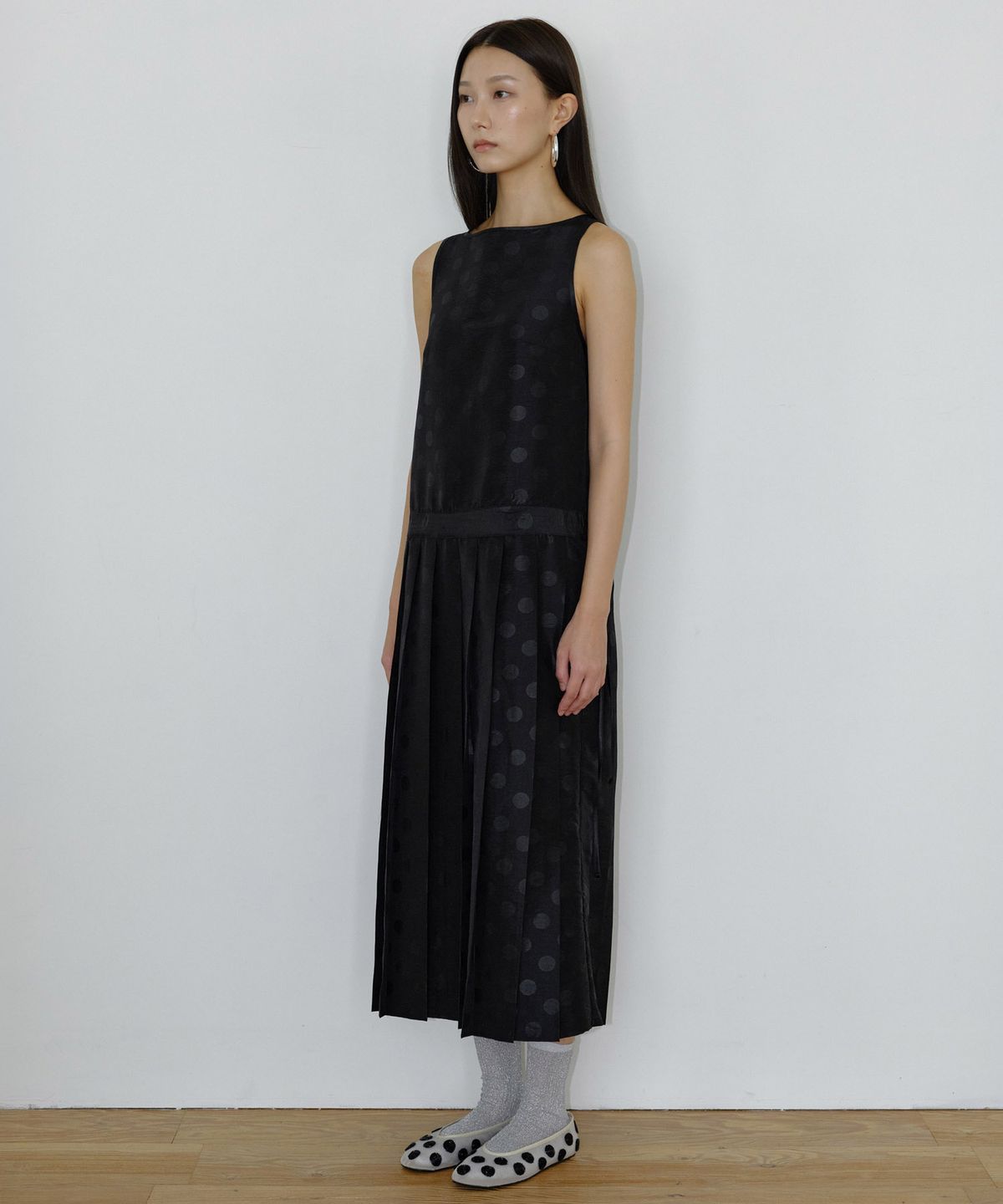 마이스(MAIS) BIG DOT PLEATED MAXI DRESS / BLACK
